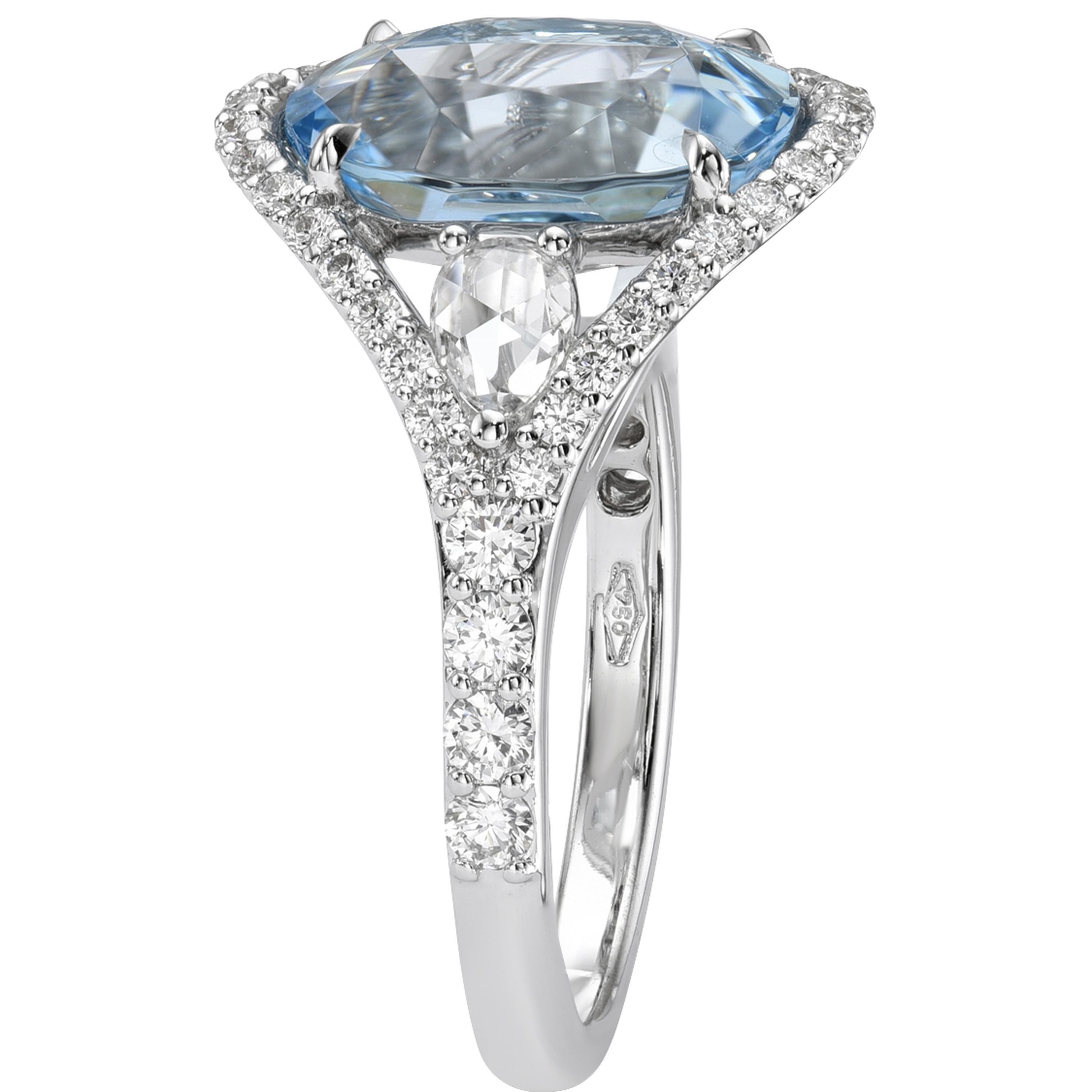 Exquise bague en or blanc 18 carats de 4,26 carats représentant une aigue-marine - Cadeaux de luxe Neuf - En vente à Beverly Hills, CA