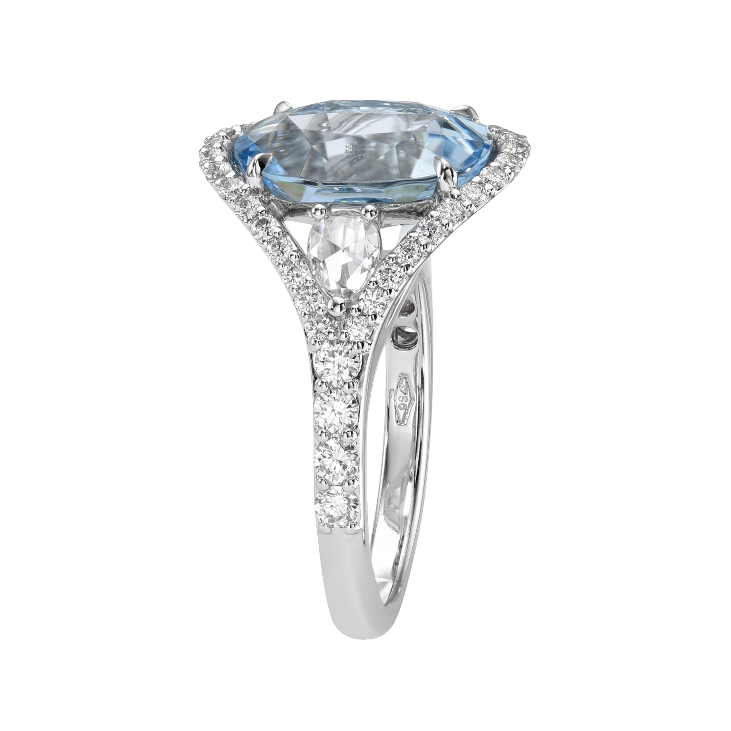 Exquise bague en or blanc 18 carats de 4,26 carats représentant une aigue-marine - Cadeaux de luxe Pour femmes en vente