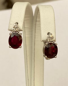 Exquisite 4,32 Karat rote Rubine und Diamanten 18k massivem Weißgold Ohrstecker