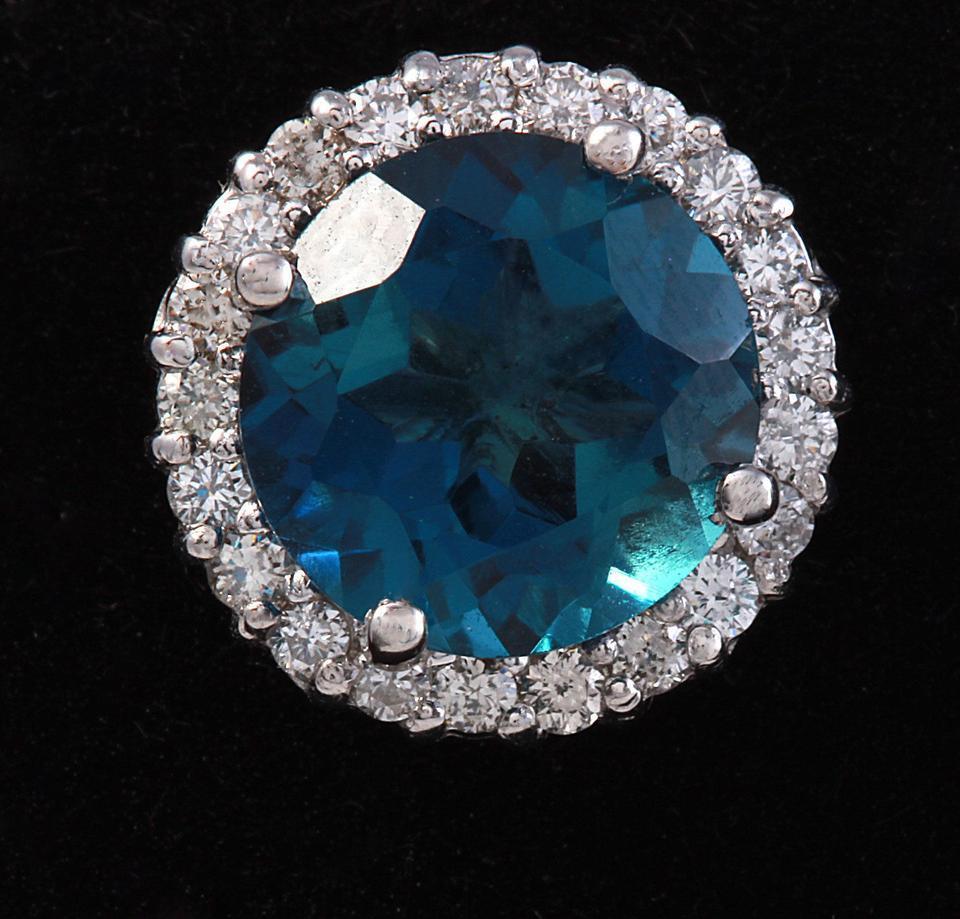Round Cut Exquisite 4.55 Carat Natural London Blue Topaz and Diamond 14K Solid White Gold For Sale