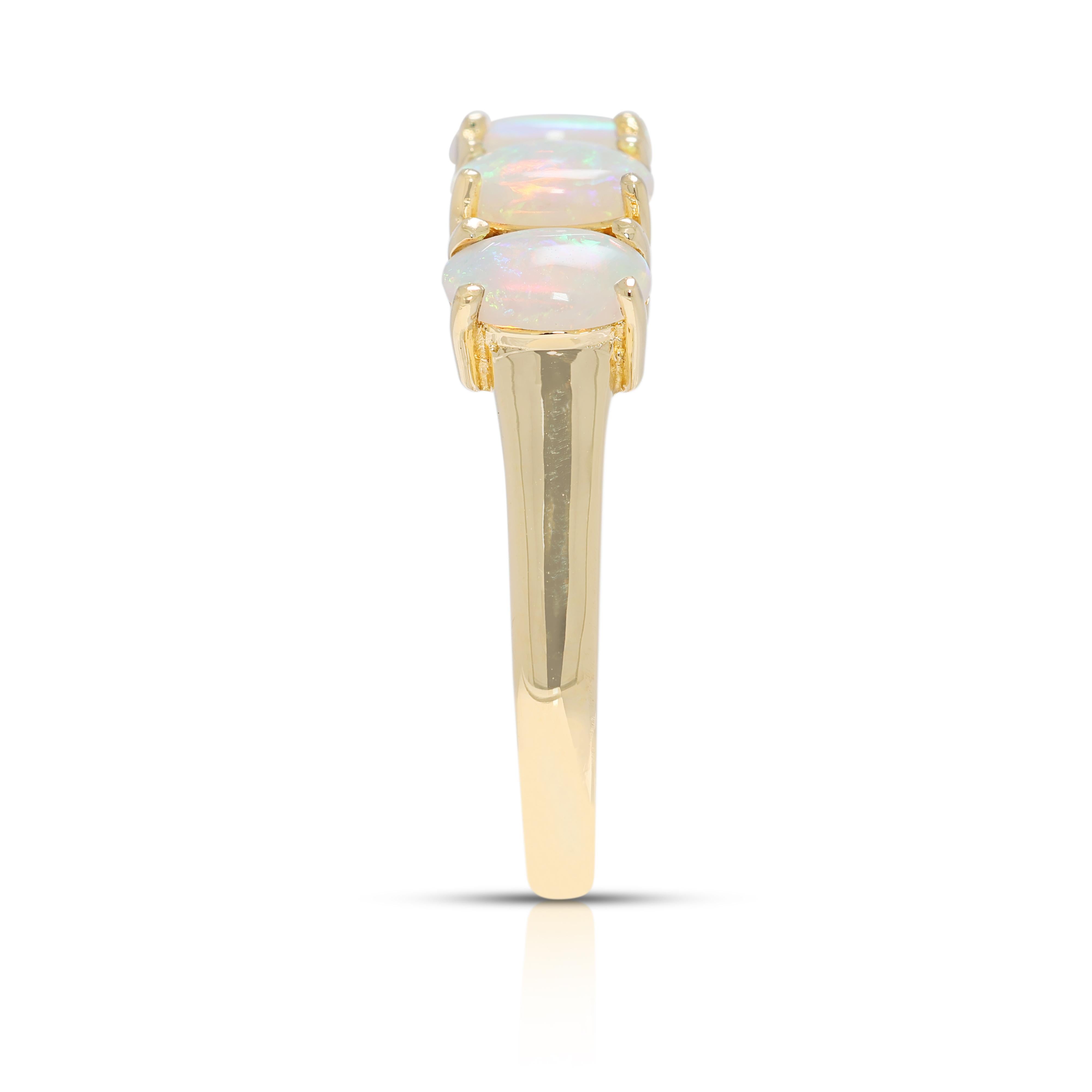 Donna Squisito anello con 5 pietre di opale in oro giallo 18K in vendita