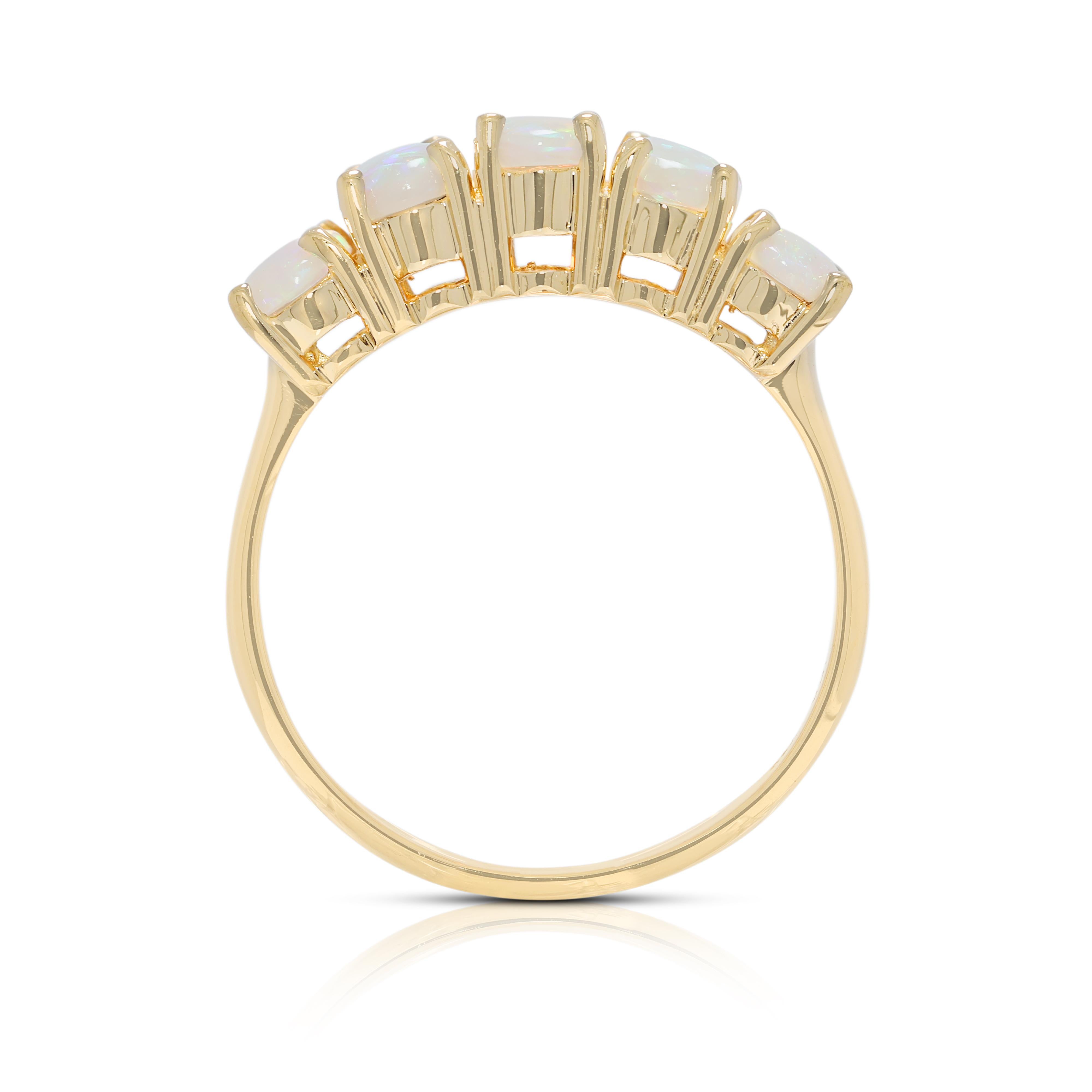 Squisito anello con 5 pietre di opale in oro giallo 18K in vendita 2