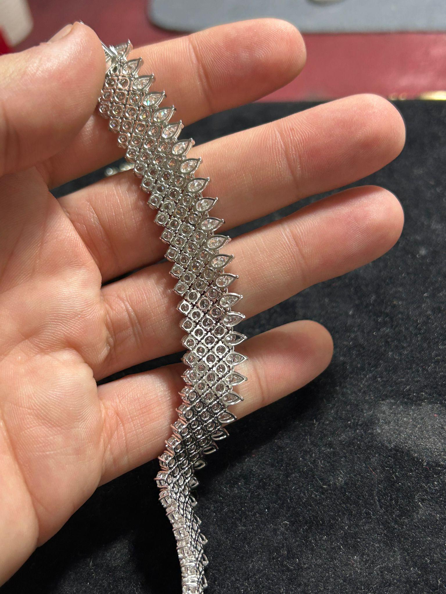Exquisite 56-Karat DAMIANI Handgefertigte Halskette - 18K Weißgold  Ein echter Collector' (Zeitgenössisch) im Angebot