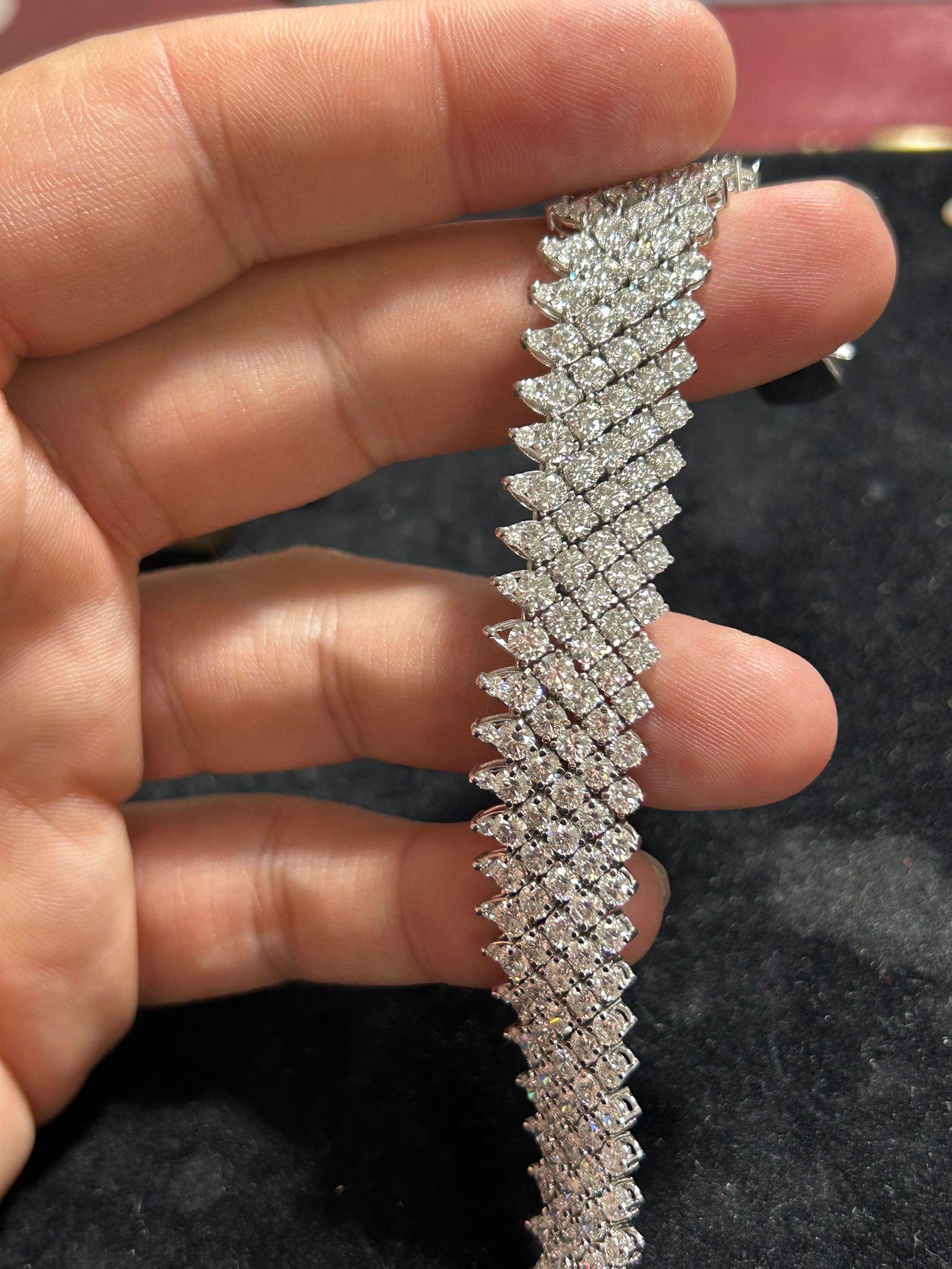 Exquisite 56-Karat DAMIANI Handgefertigte Halskette - 18K Weißgold  Ein echter Collector' (Rundschliff) im Angebot