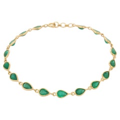 Magnifique bracelet à chaîne en or jaune 18 carats incrusté d'émeraudes taille poire de 5,75 carats
