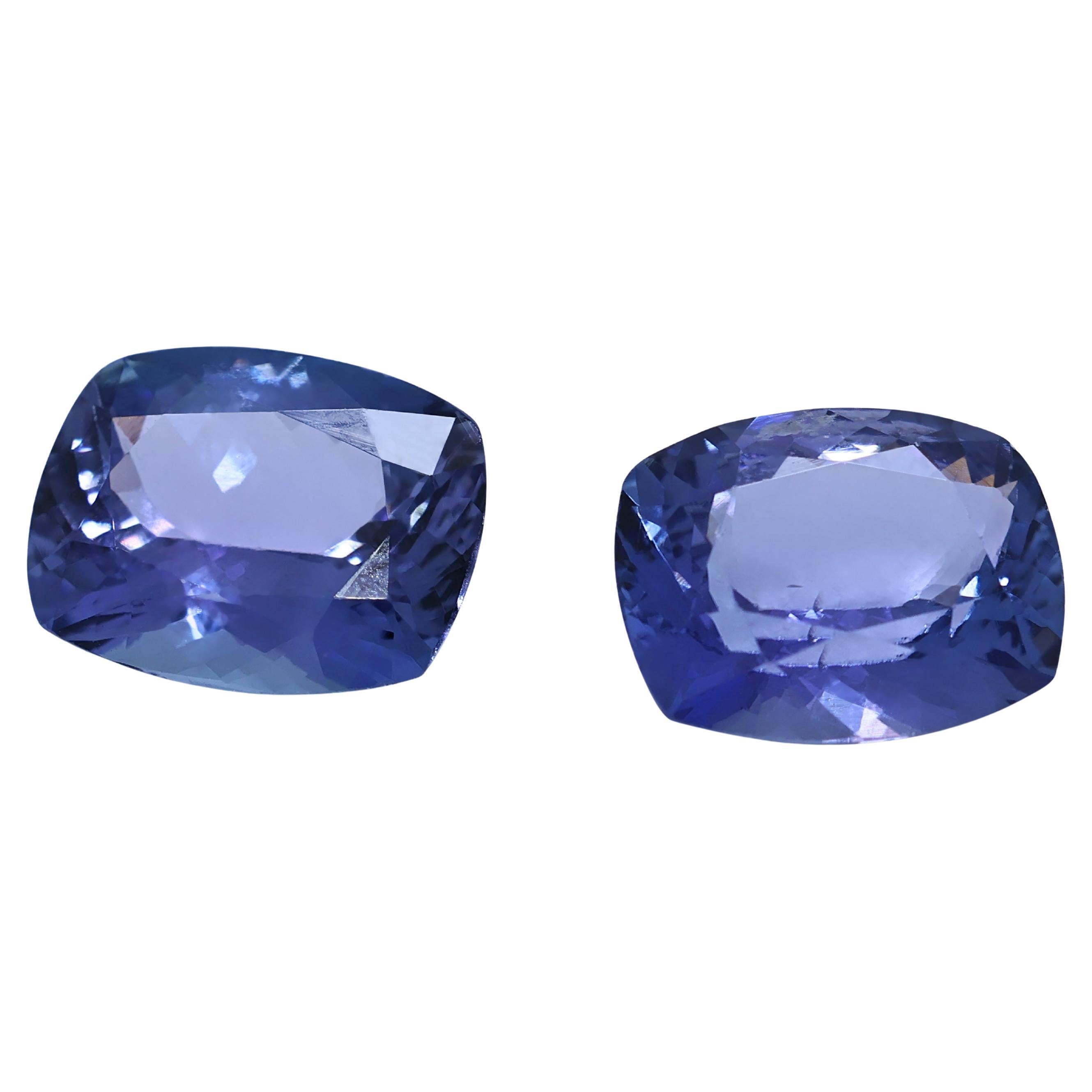 Exquise paire de Tanzanites en coussin de 5,95ct de couleur naturelle bleu-violet en vente