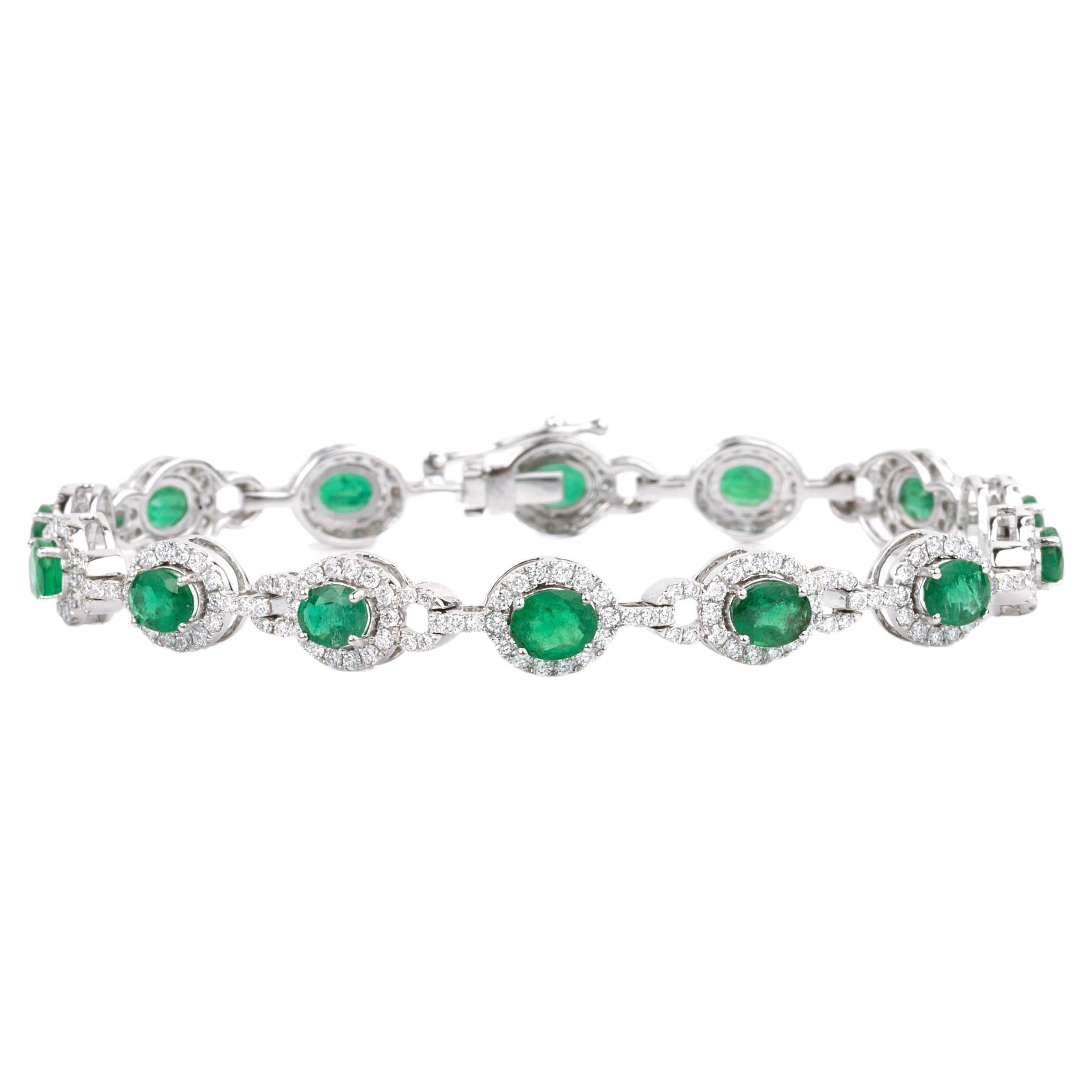 Exceptionnel bracelet en or blanc 18 carats avec émeraudes naturelles taille ovale de 5 carats et diamants en vente 2