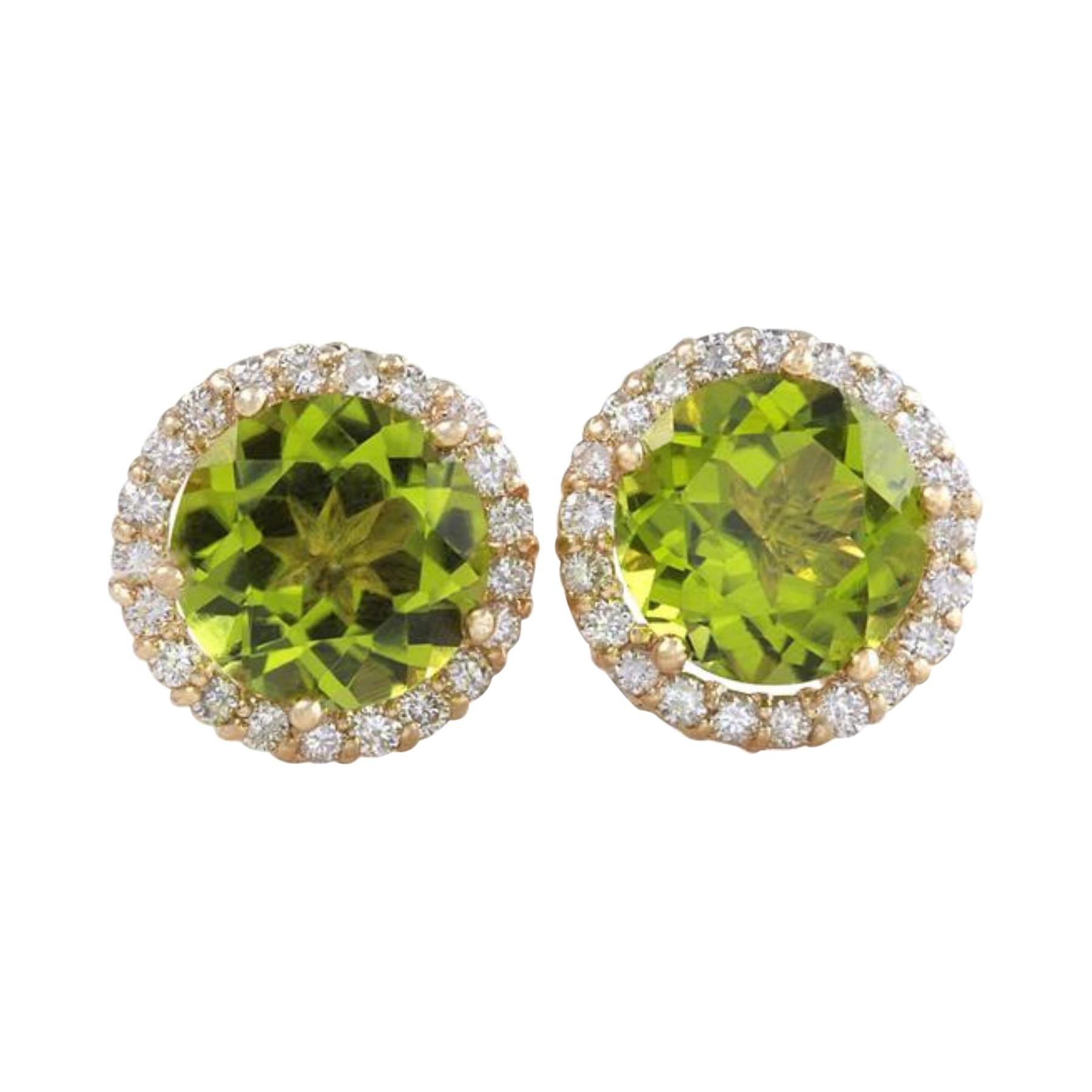 Exquisite 6.12 Carat Natural Green Peridot and Diamond 14 Karat Solid Gold For Sale