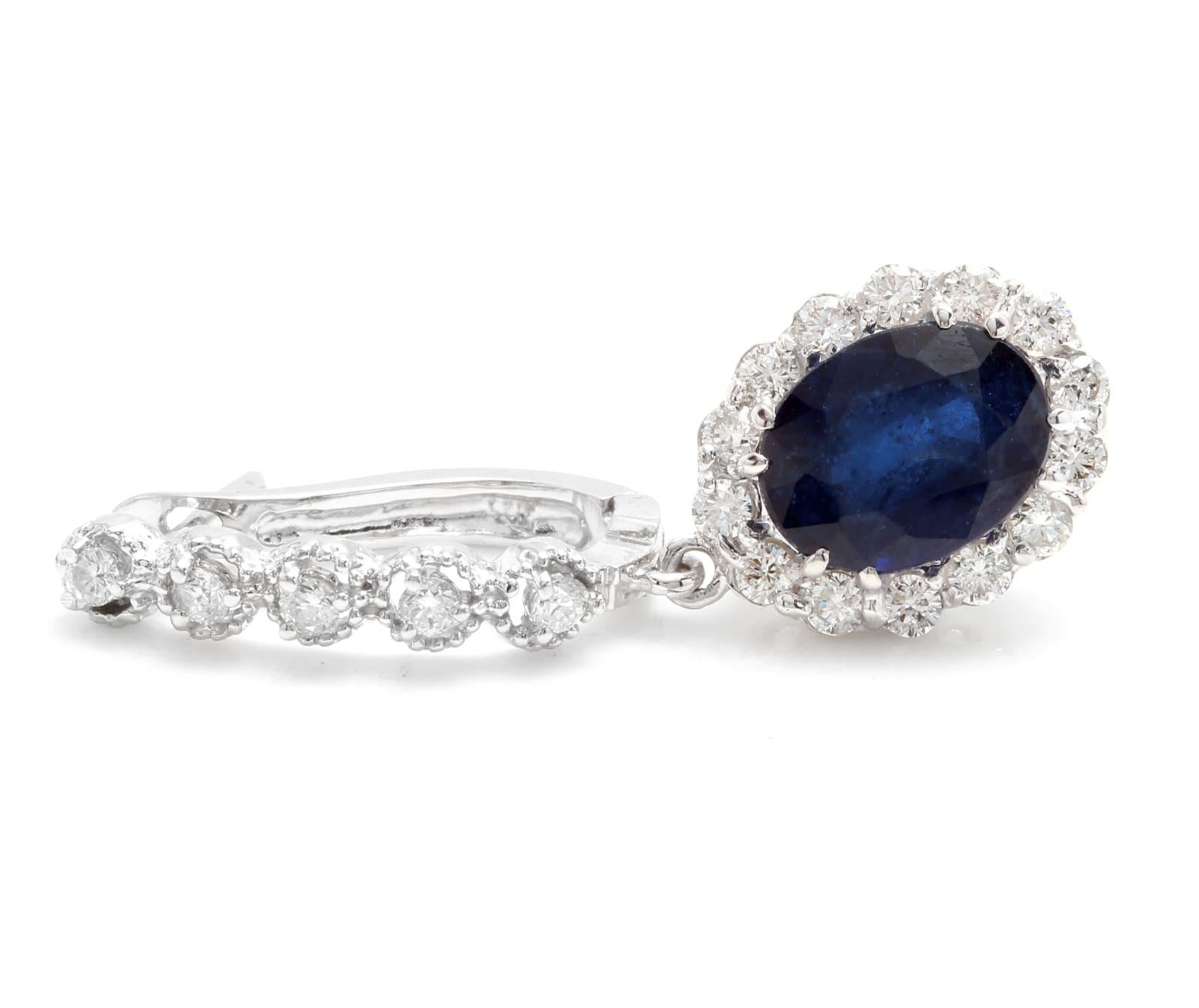 Boucles d'oreilles exquises en or blanc massif 14K avec saphir naturel et diamant de 6,70 carats

Une pièce étonnante !

Valeur de remplacement suggérée : Environ 5 500,00

Poids total des diamants blancs de taille ronde naturels : Environ 1,20