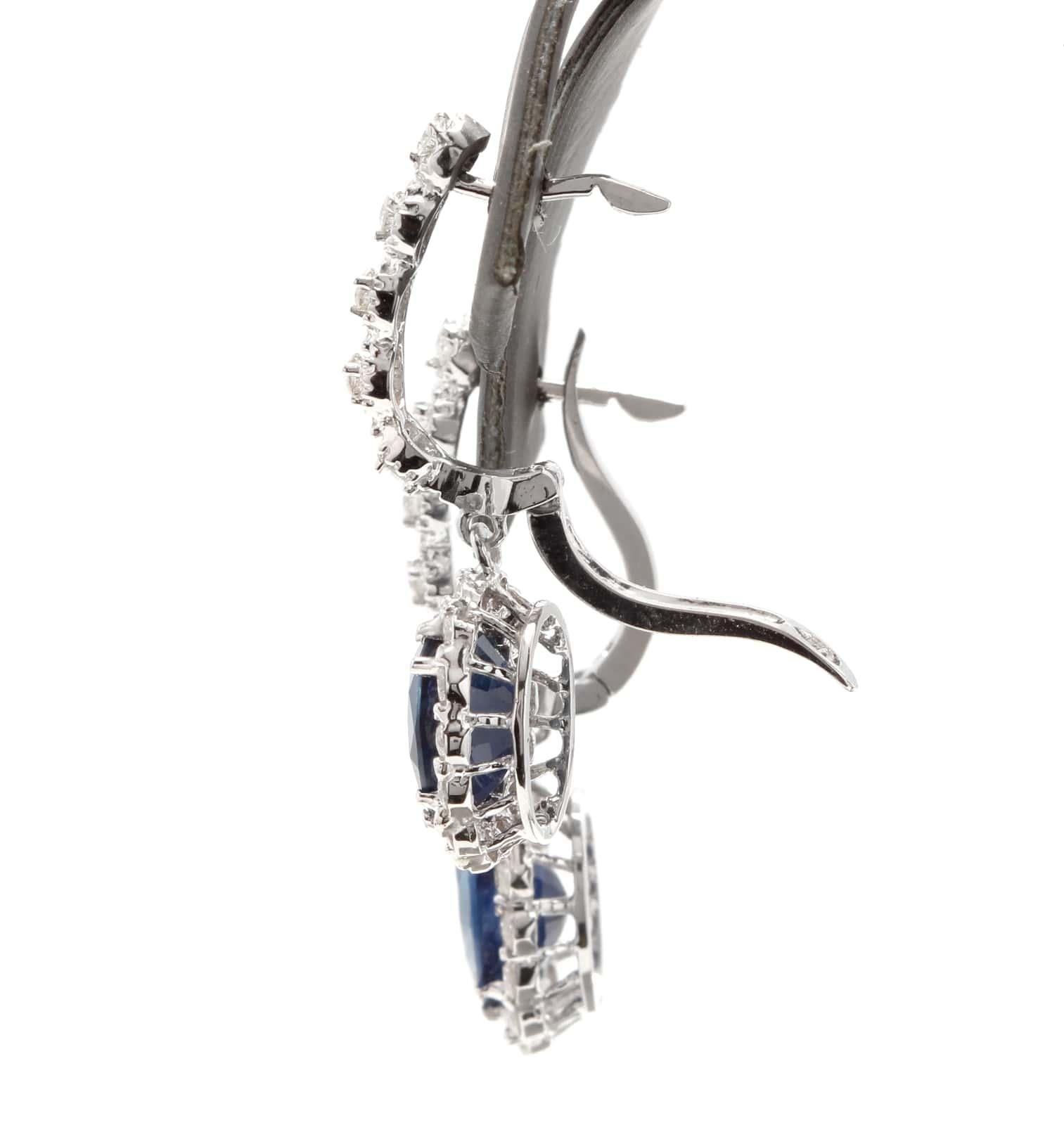 Taille ovale Boucles d'oreilles exquises en or massif 14 carats avec saphir naturel de 6,70 carats et diamants en vente