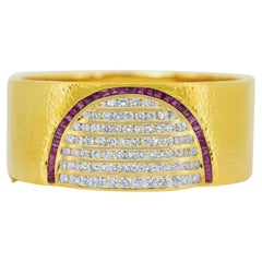 Exquisito Brazalete de Diamantes y Rubíes de 6,70ct en Oro Amarillo de 18k - Certificado IGI