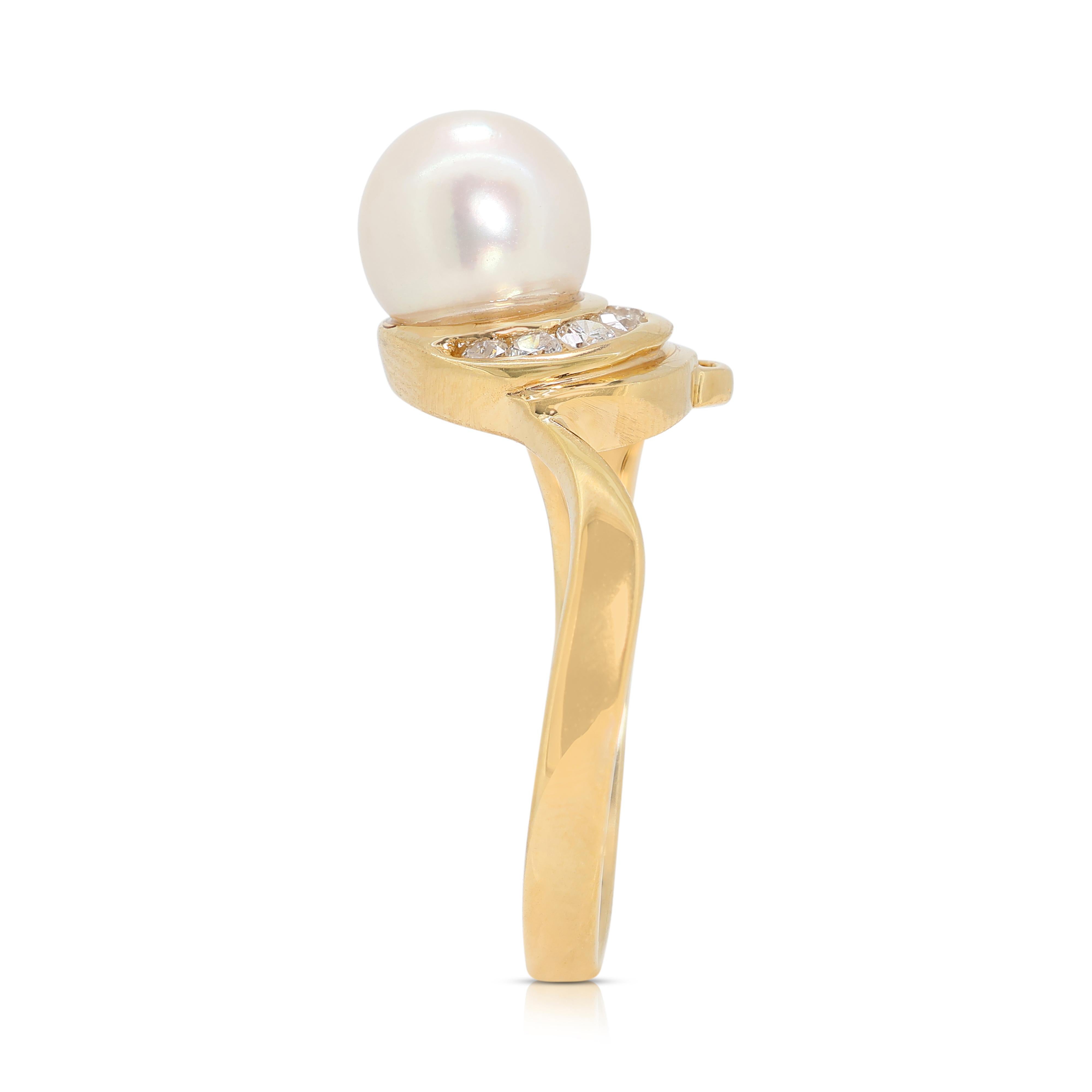 Women's Exquisite 6.75mm Akoya Pearl Ring with Natural Diamonds in 18K Yellow Gold For Sale