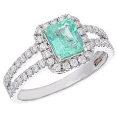 Exquise bague d'accentuation en or blanc 18 carats avec émeraude naturelle de 6 x 5 mm et diamants