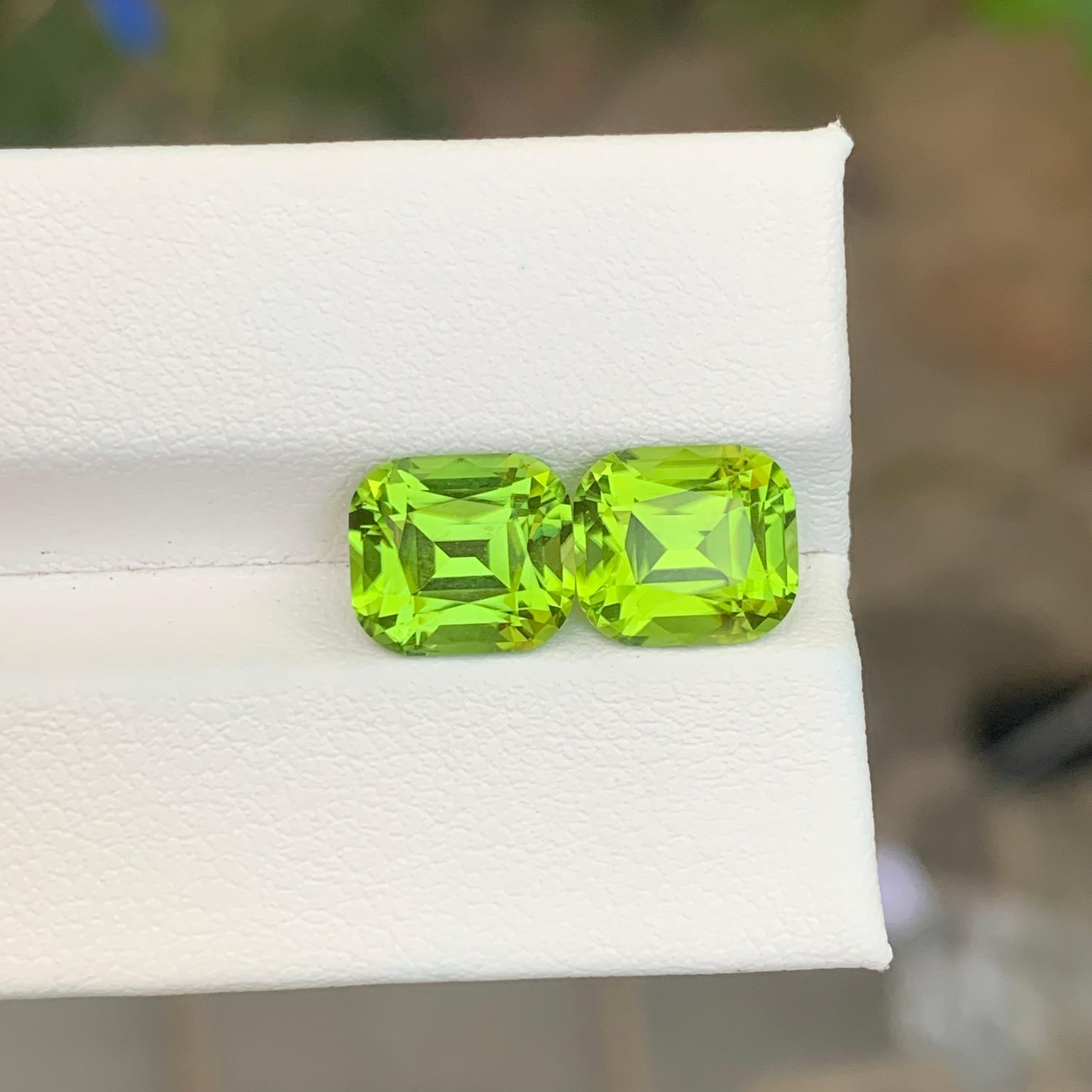 Exquisite 7,05 Karat unbehandelt natürliche lose Peridot Edelstein Paar (Kissenschliff) im Angebot