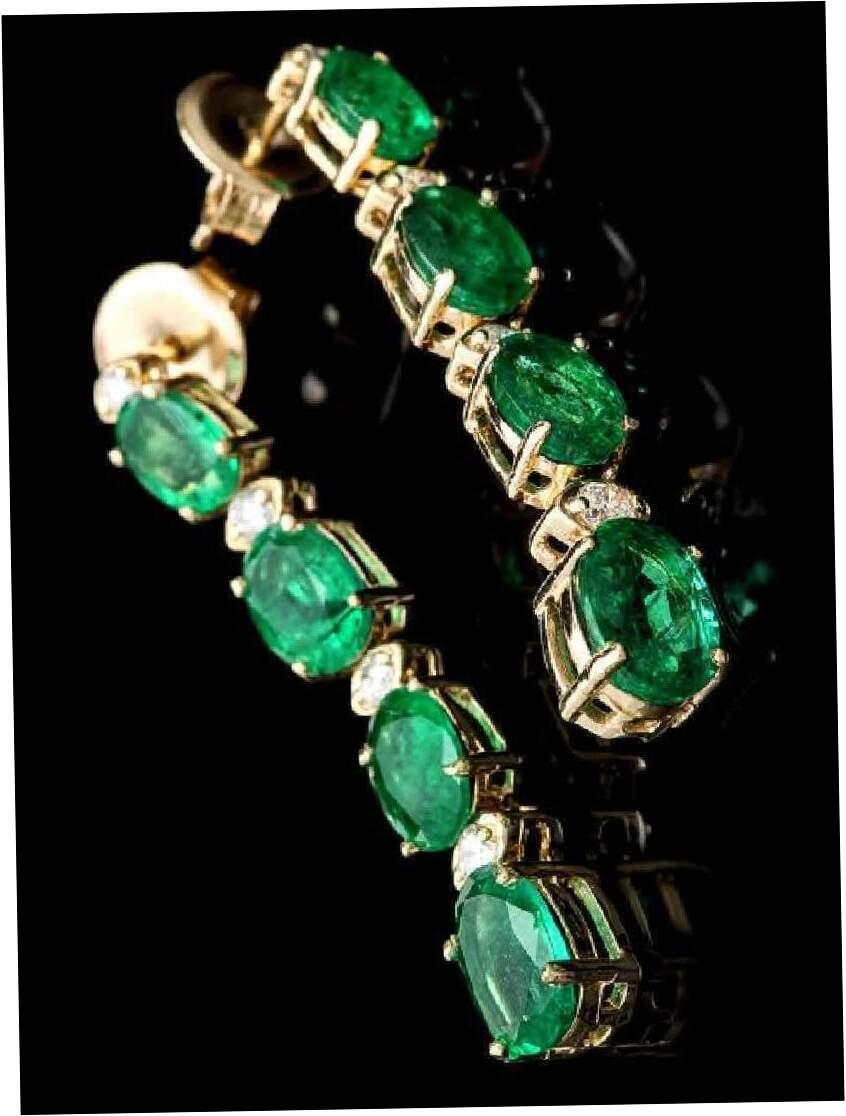 Exquisite 7.30 Carat Natural Emerald and Diamond 14 Karat Solid Gold Earrings In New Condition For Sale In Los Angeles, CA