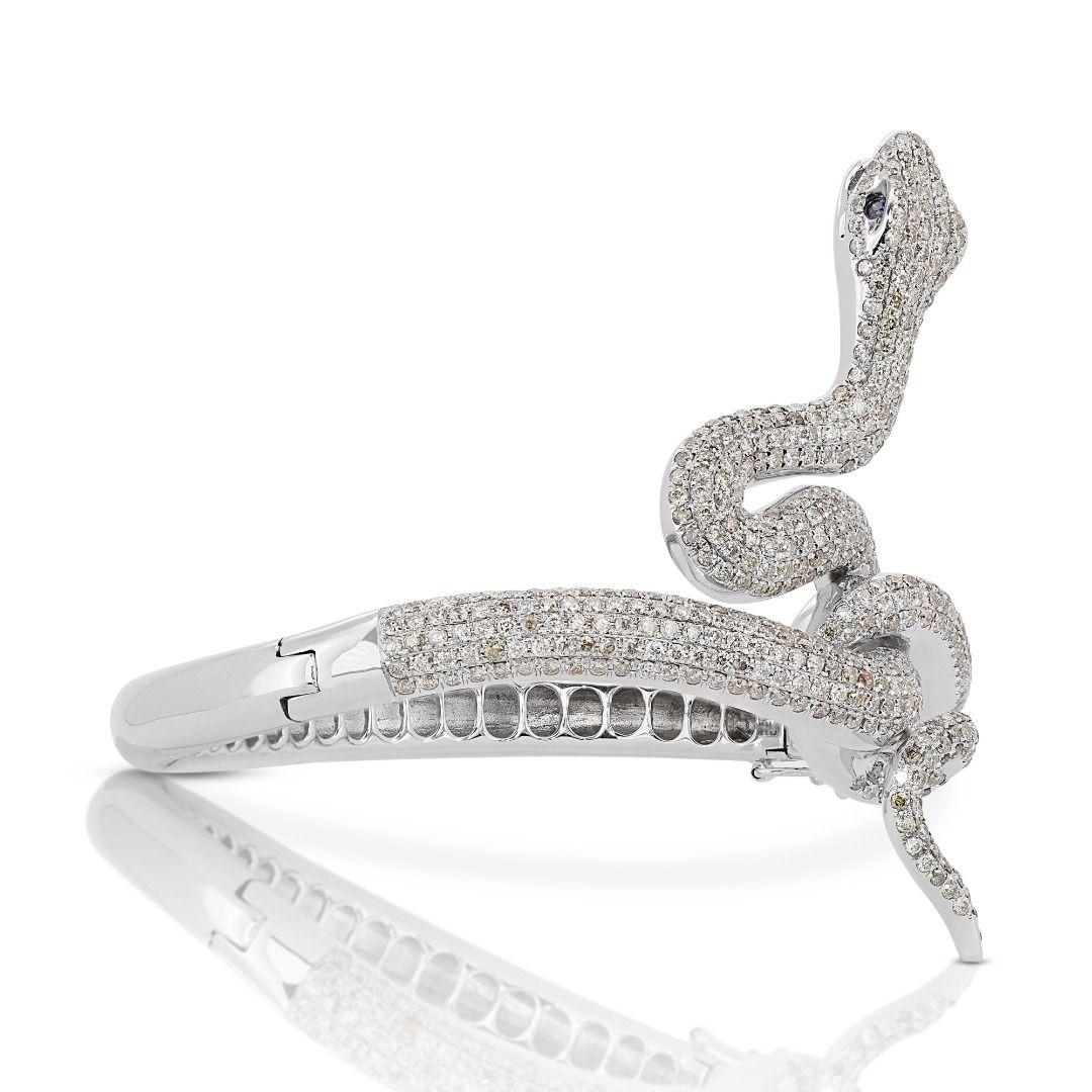 Exquisite 7.36ct Sapphire and Diamond Ensemble in 18K White Gold Snake Bracelet  In New Condition For Sale In רמת גן, IL
