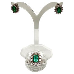 Magnifique ensemble de bijoux en or blanc 750 sertis d'émeraudes et de diamants