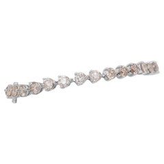 Exquis bracelet en or blanc 18 carats avec diamants de couleur fantaisie de 7,73 carats