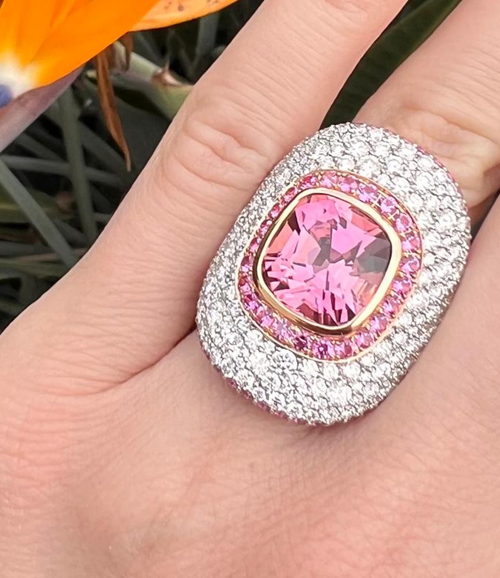 Exquisito Anillo de Platino con Turmalina Rosa de Lujo de 7,87 qt - Un Regalo de Amor Único en venta 1