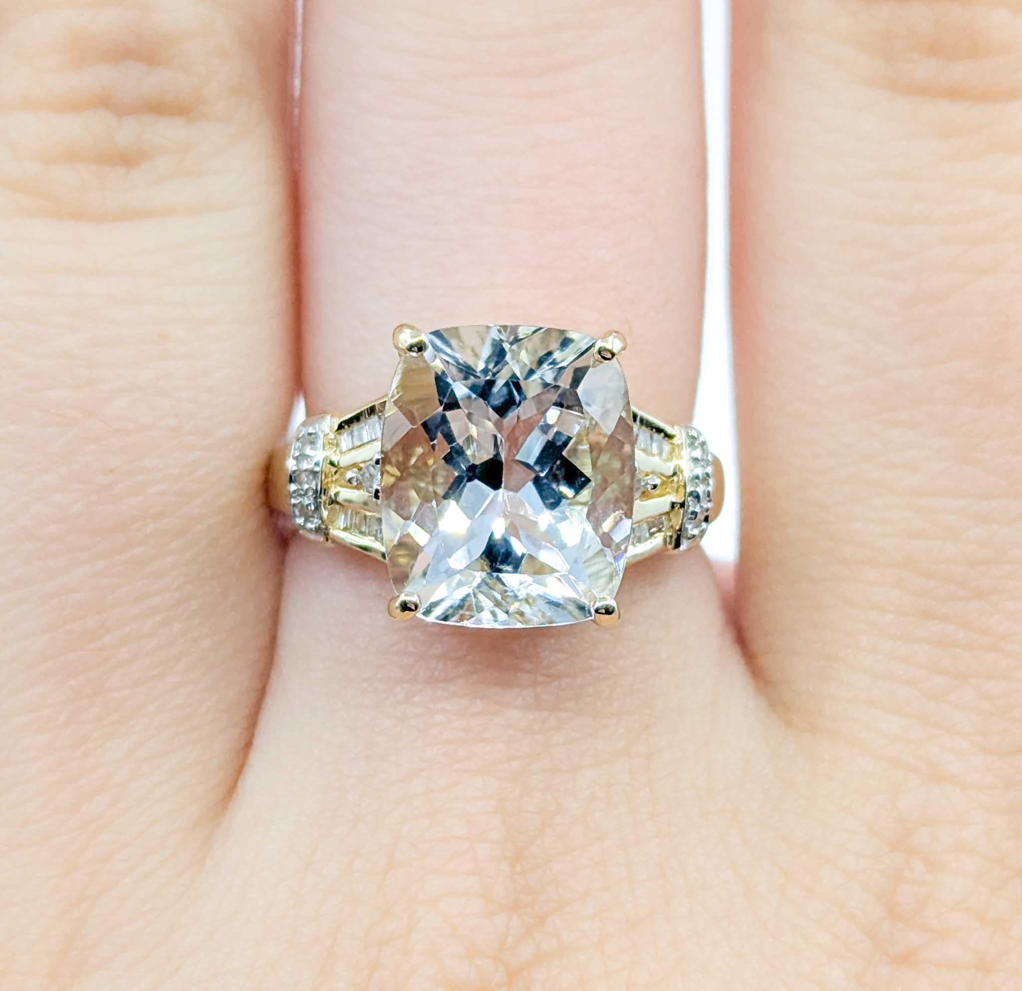 Exquisite 7ct Green Prasiolite & Diamond Ribbon Filigree Ring in 14k Yellow Gold In Excellent Condition For Sale In Bloomington, MN