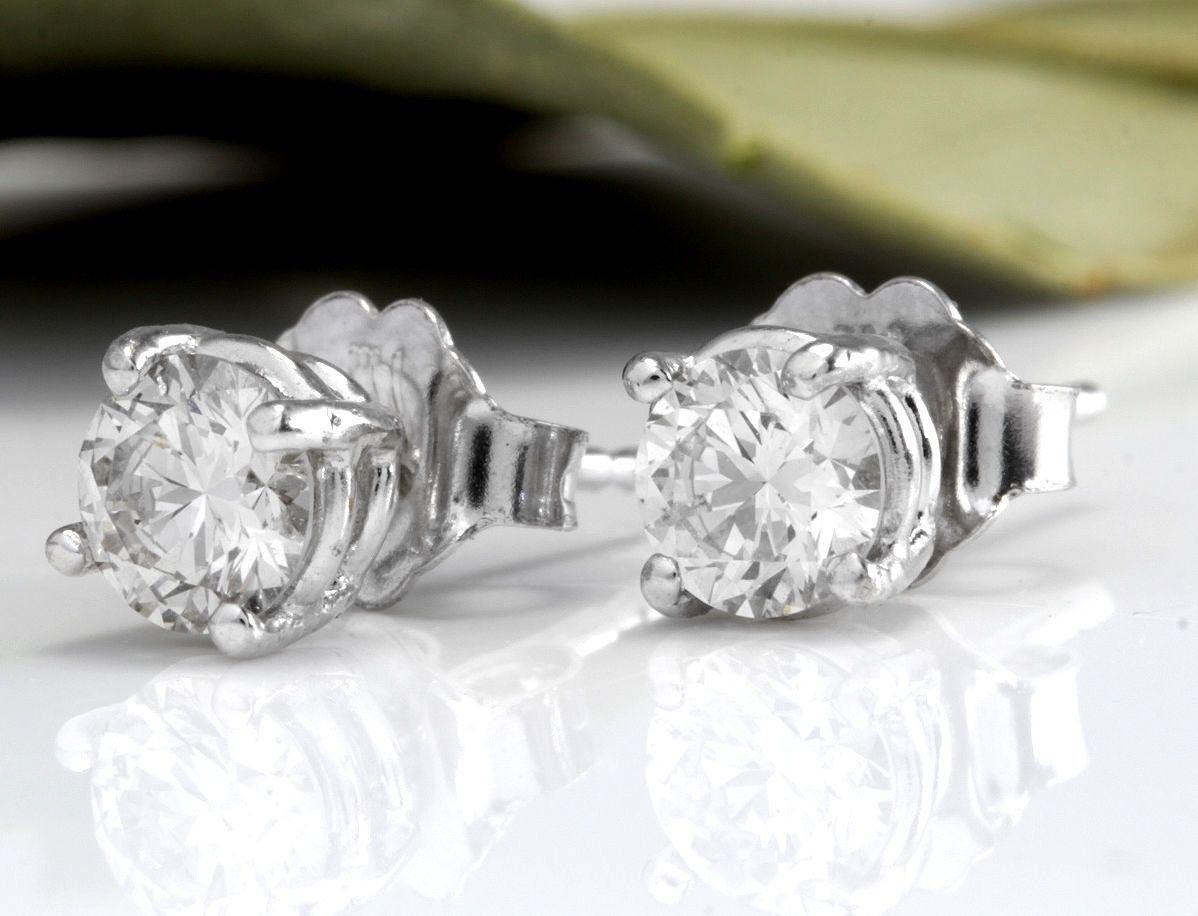 Exquisitos pendientes de diamante natural de 0,80 quilates de oro blanco macizo de 14 quilates

¡Una pieza de aspecto asombroso!

Peso total de diamantes naturales de talla redonda Aprox. 0,80 Quilates (ambos pendientes) SI1 / G-H

Medidas del