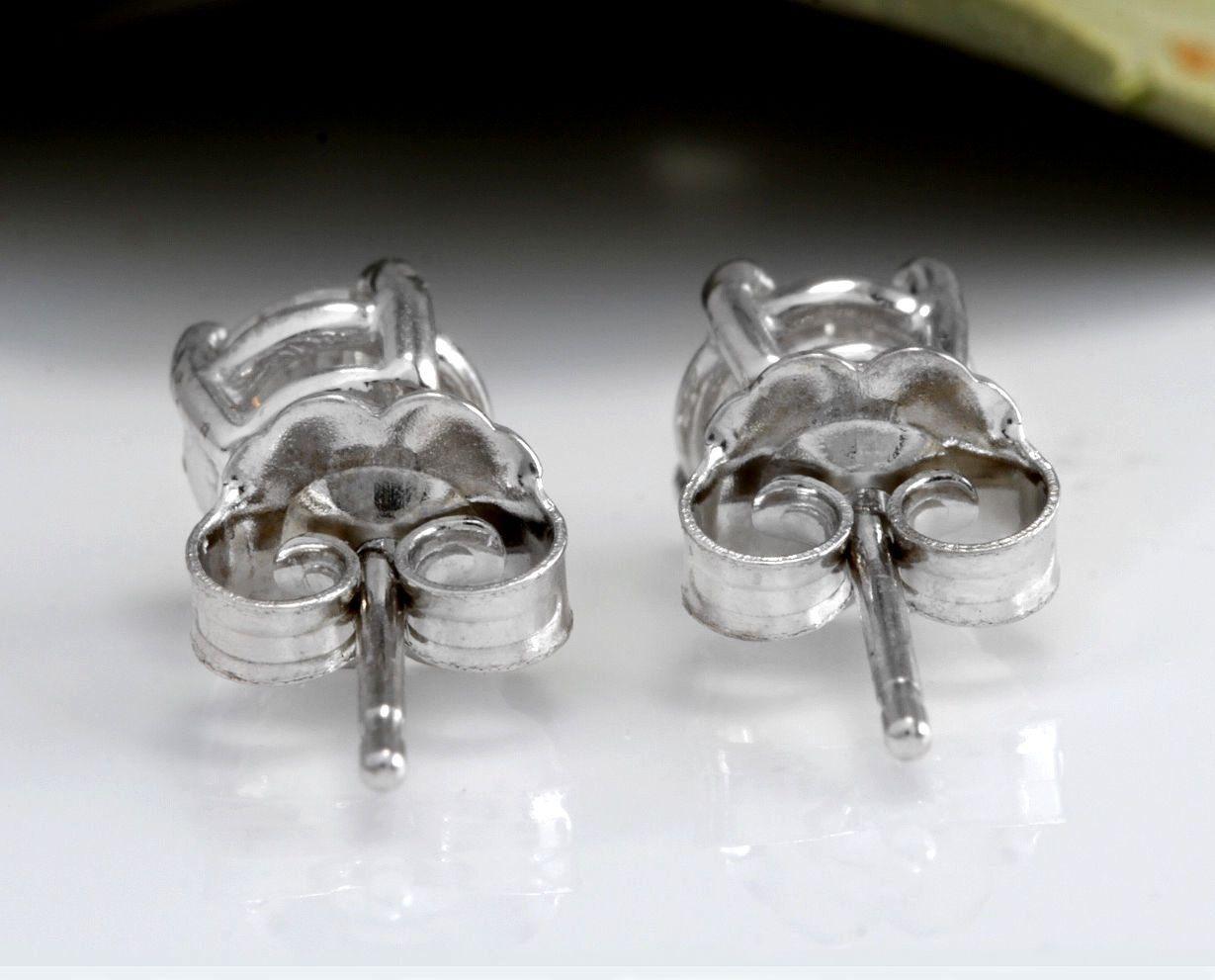 Exquisitos pendientes de diamante natural de 0,80 quilates y oro blanco macizo de 14 quilates Corte redondo en venta