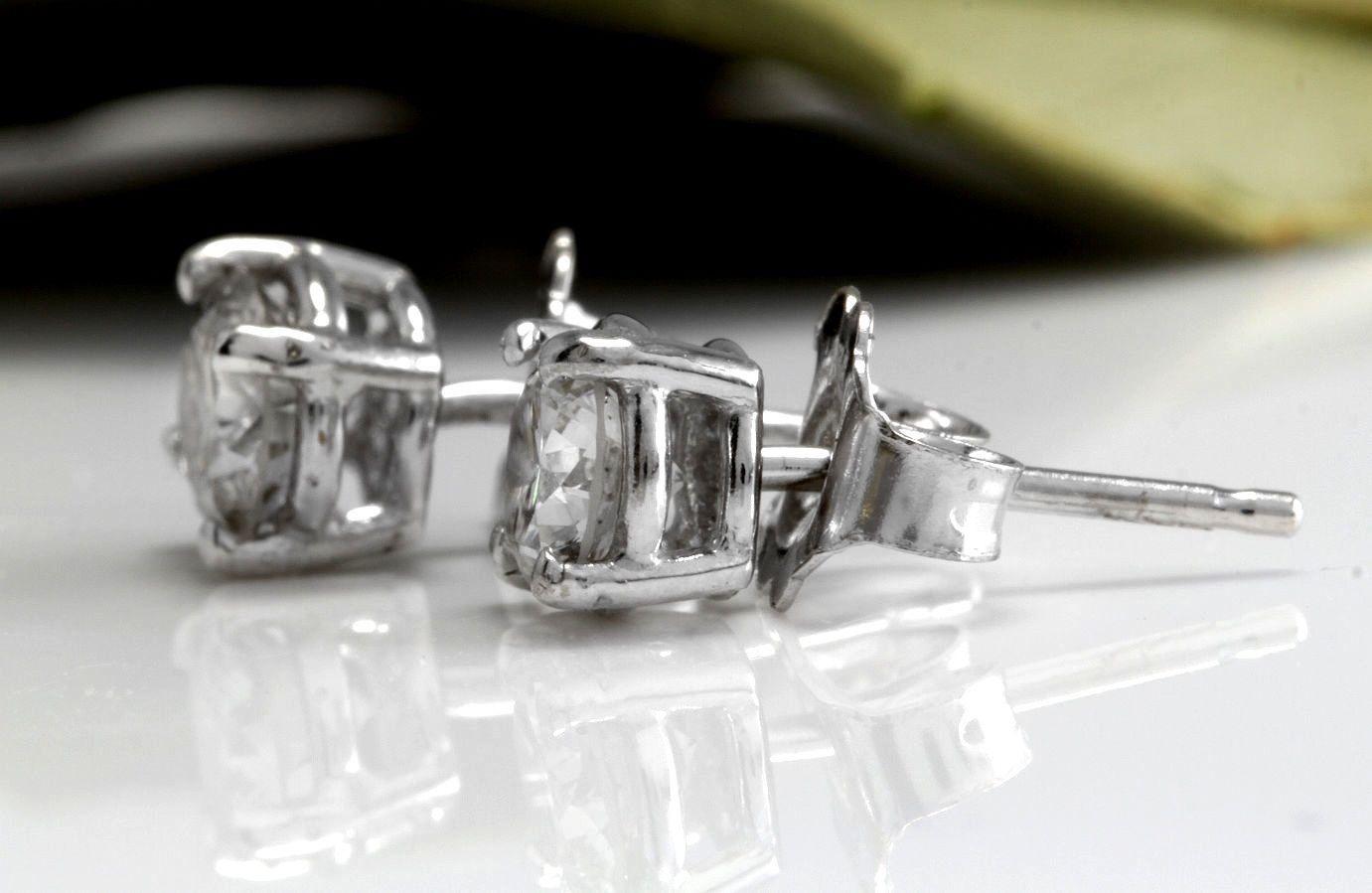 Exquisitos pendientes de diamante natural de 0,80 quilates y oro blanco macizo de 14 quilates en Nuevo estado para la venta en Los Angeles, CA