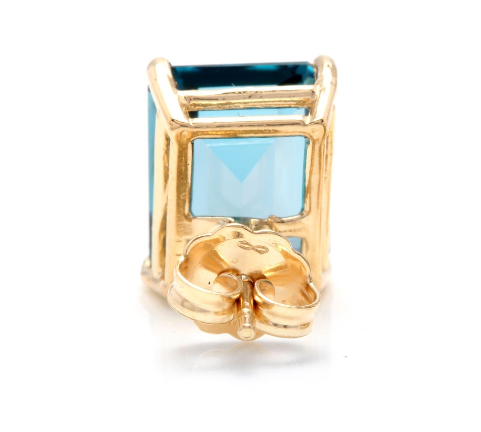 Taille émeraude Clous d'oreilles exquis en or jaune massif 14 carats avec topaze bleue naturelle de Londres de 8,00 carats en vente