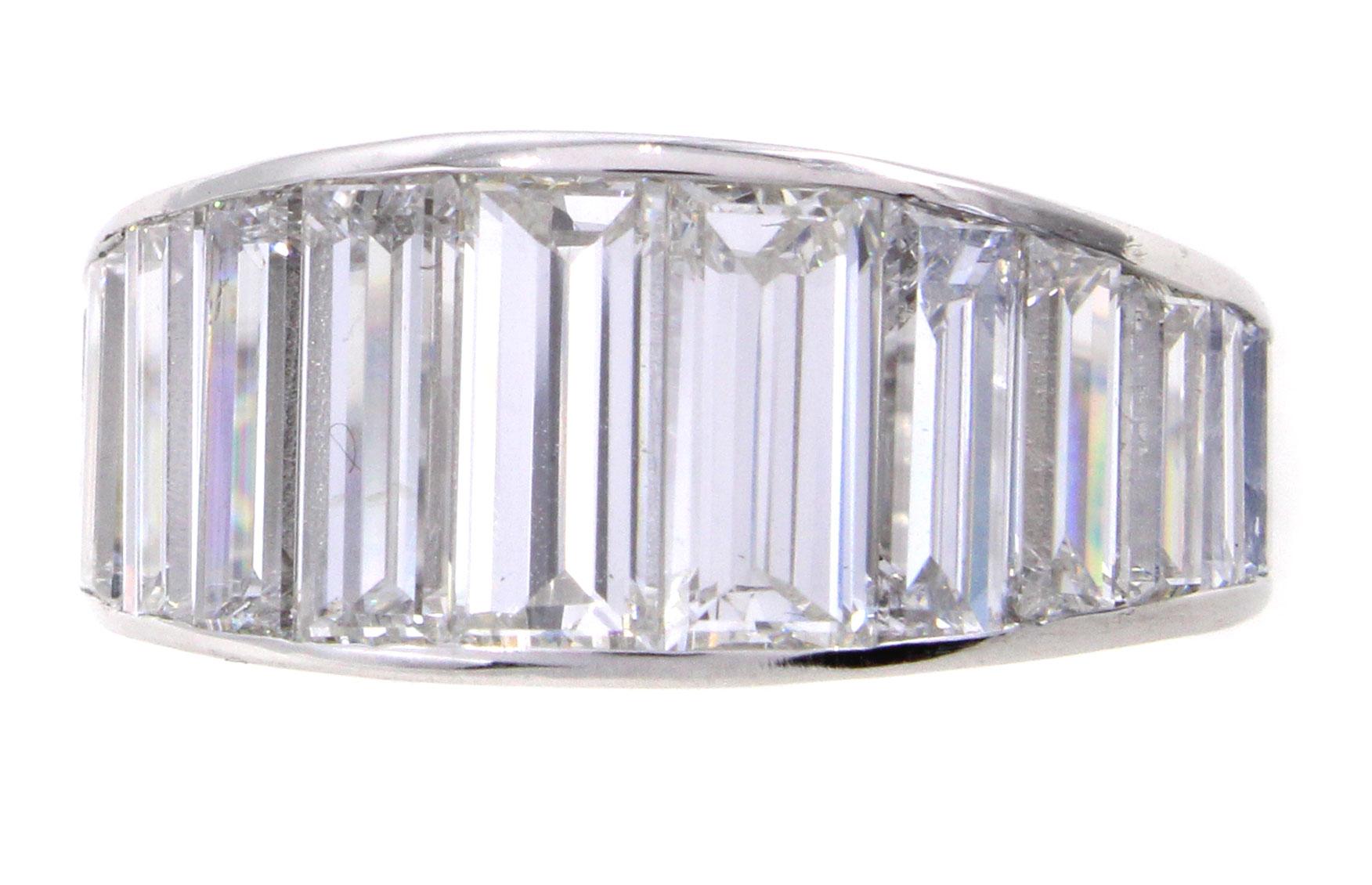 Contemporain Bracelet d'éternité exquis en platine avec diamants baguettes de 8,10 carats en vente