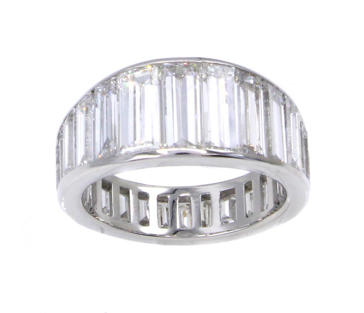 Exquisite 8.10 Carat Baguette Diamond Platinum Eternity Band In New Condition For Sale In New York, NY