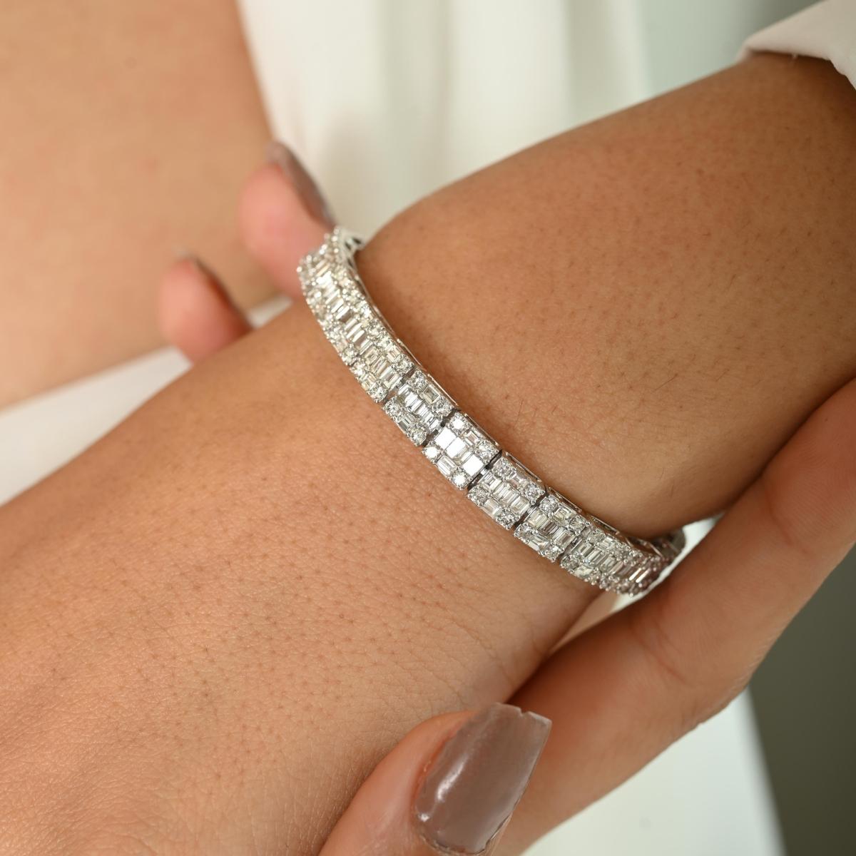 Exquisita Pulsera de Tenis con Diamantes de 8,21 Quilates en Oro Blanco de 14k Joyas de Boda en Nuevo estado para la venta en New York, NY