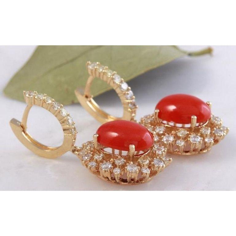 Exquises boucles d'oreilles en or jaune massif 14 carats avec corail rouge naturel de 8,40 carats et diamants Pour femmes en vente