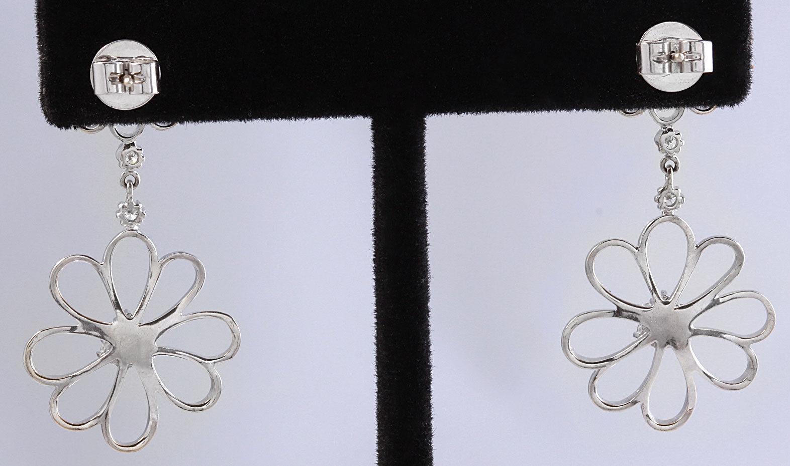 Taille ronde Boucles d'oreilles exquises en or blanc massif 18 carats avec diamants naturels de 0,85 carat en vente