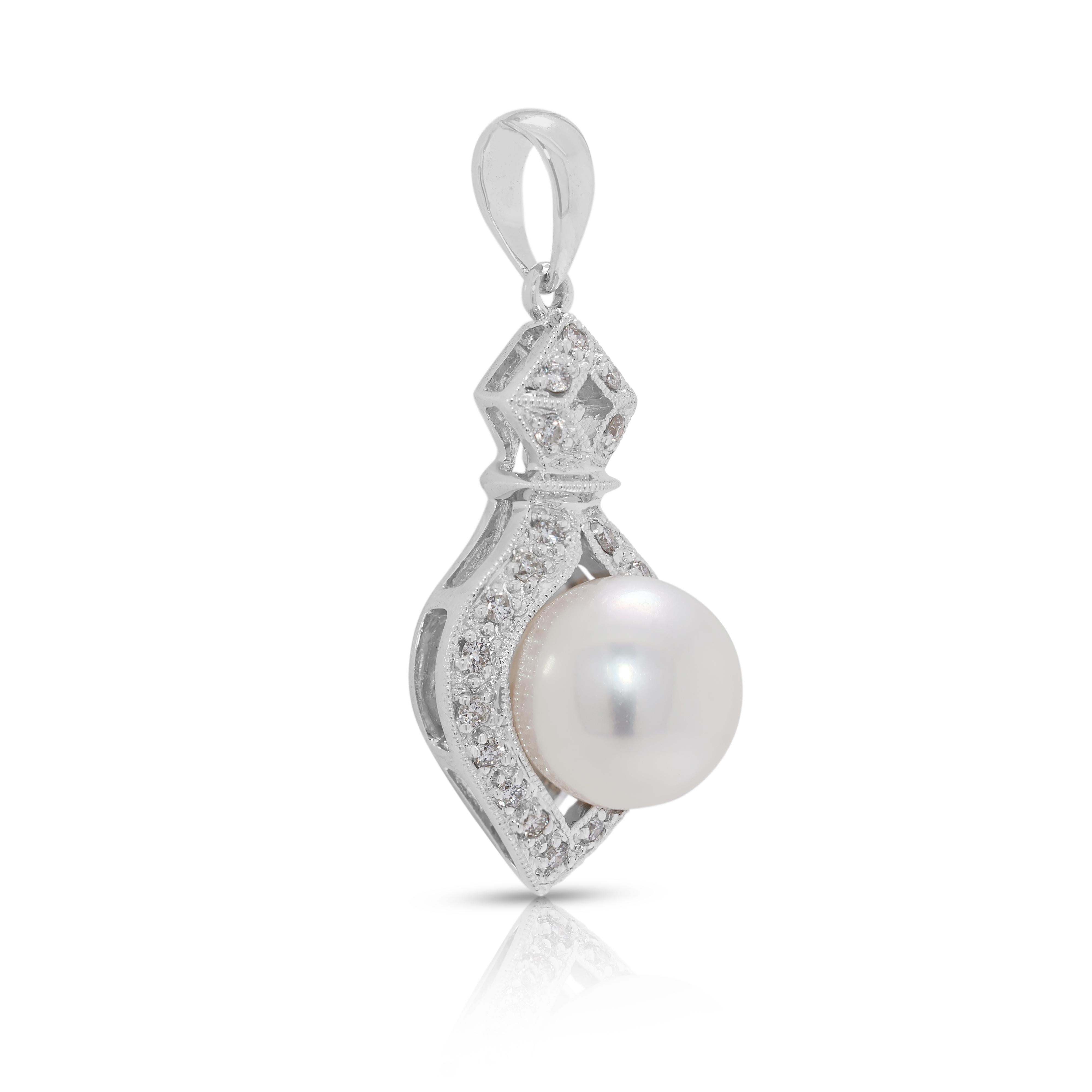 Pendentif exquis en or blanc 18 carats avec perle d'Akoya de 8 mm et diamant naturel de 0,17 carats Neuf - En vente à רמת גן, IL