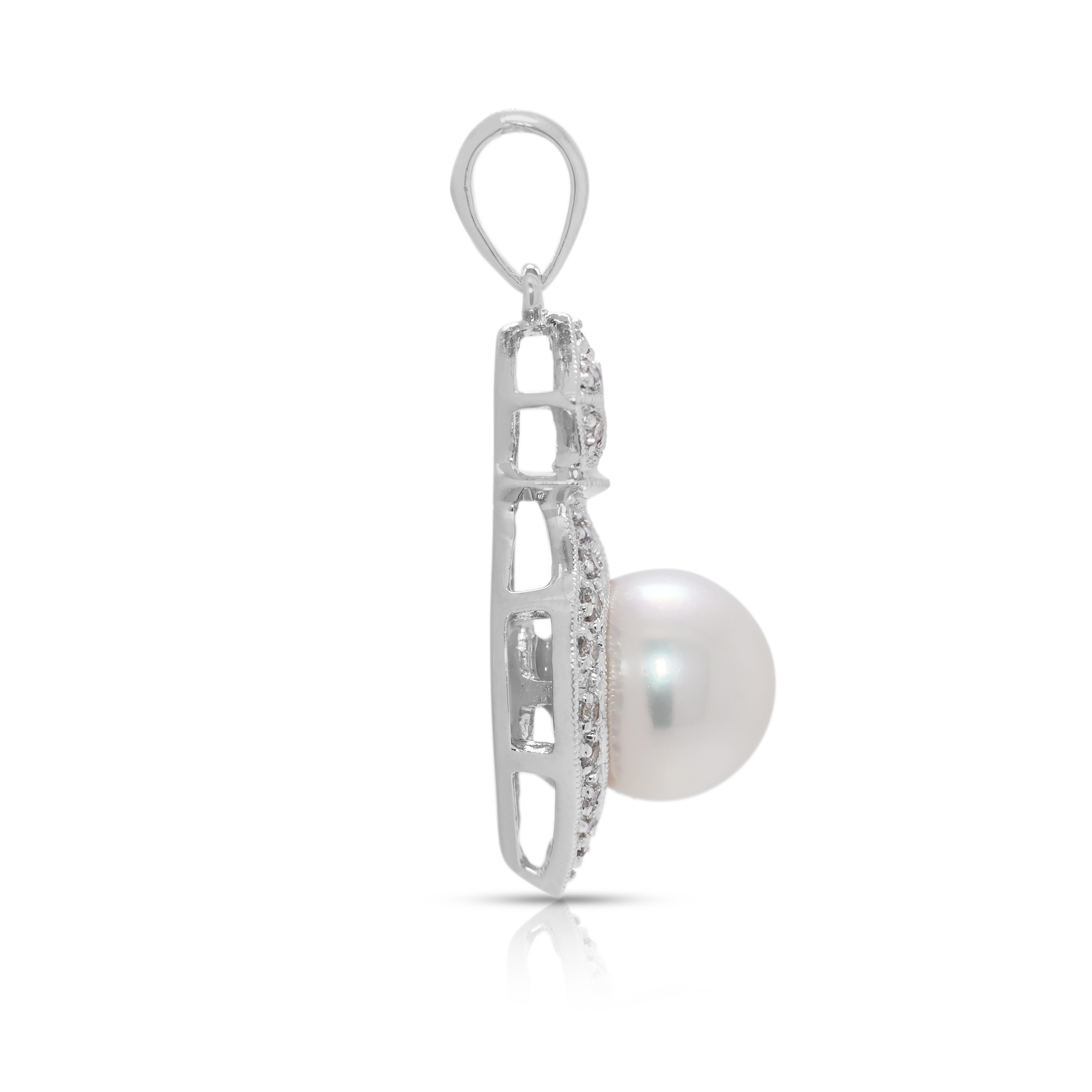 Pendentif exquis en or blanc 18 carats avec perle d'Akoya de 8 mm et diamant naturel de 0,17 carats Pour femmes en vente