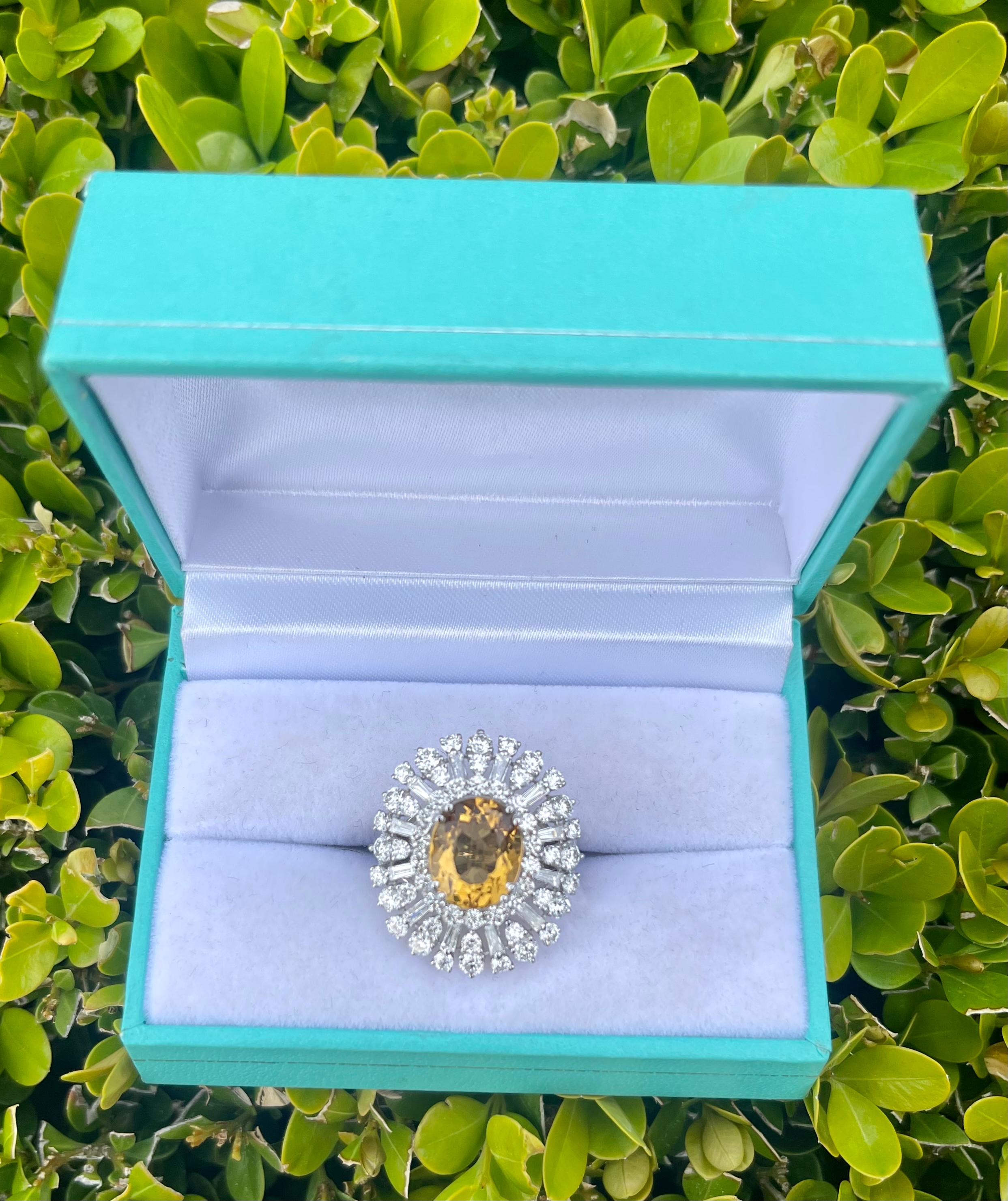 Exquisite 9.18 Precious Yellow Beryl or Heliodor and Diamond 18k White Gold Ring In Excellent Condition In Tustin, CA