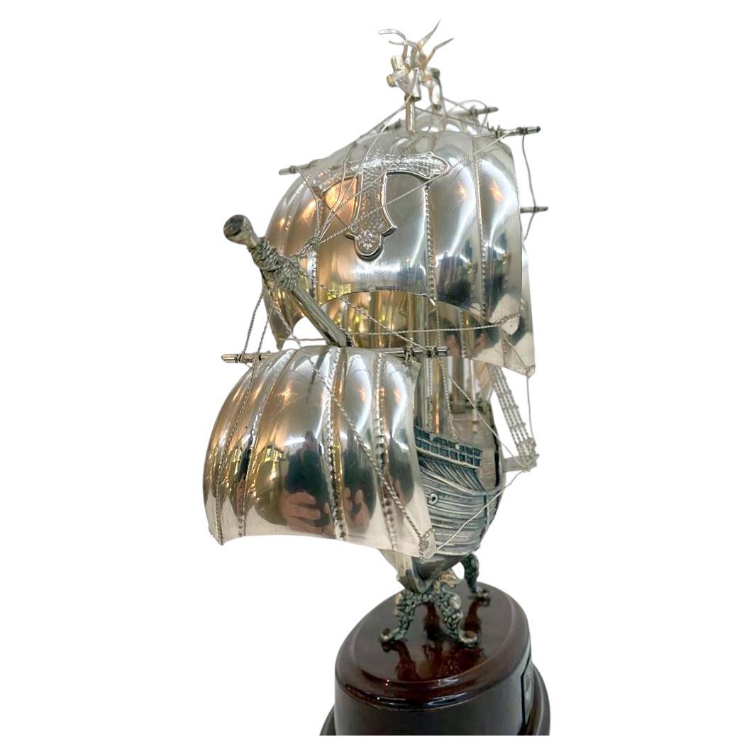 Exquisito Modelo de Barco de Plata de Ley 925 de la Santa María de 1492 Portugués en venta