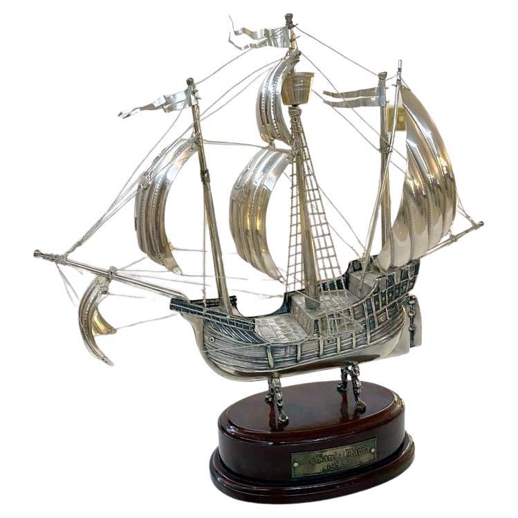 Exquisito Modelo de Barco de Plata de Ley 925 de la Santa María de 1492 siglo XX en venta