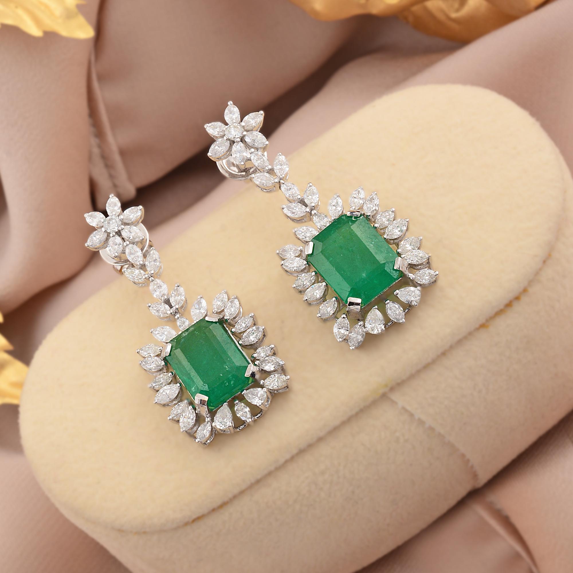 Taille octogone Boucles d'oreilles exquises en or blanc 18k avec émeraude zambienne de 9,26 ct et diamant de 3,60 ct en vente
