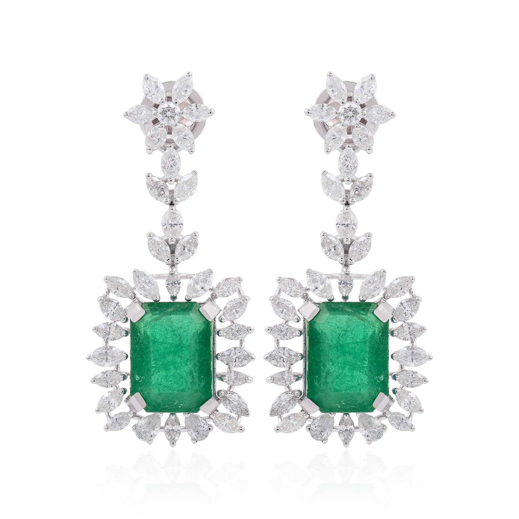 Boucles d'oreilles exquises en or blanc 18k avec émeraude zambienne de 9,26 ct et diamant de 3,60 ct Neuf - En vente à Diera, Dubai