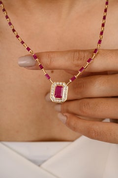 Exquisito Collar Colgante Halo de Diamantes Rubí de 9,8 CTW en Oro Amarillo de 14k
