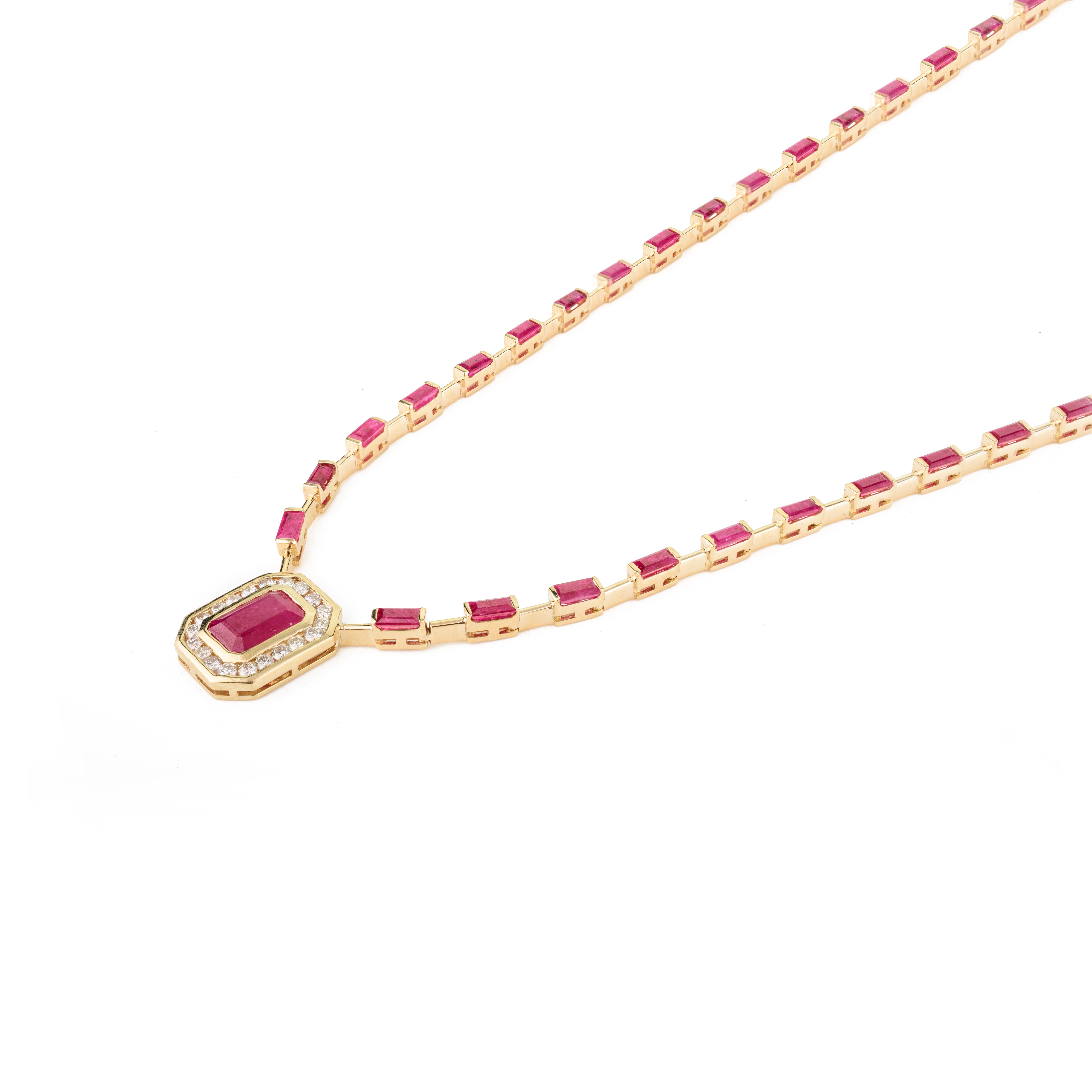 Art Deco Exquisite 9.8 CTW Ruby Diamond Halo Pendant Necklace in 14k Yellow Gold For Sale