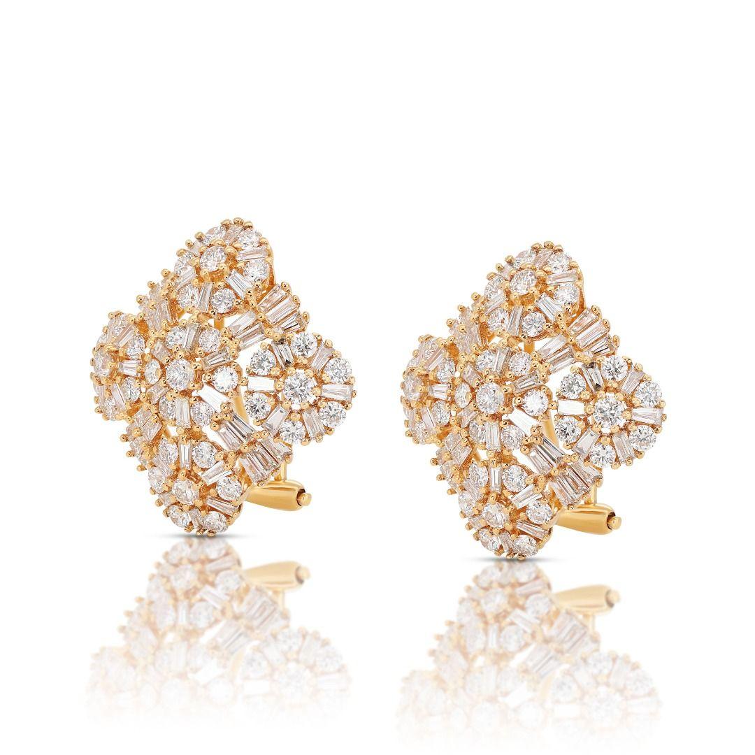 Exquisite 9K Yellow Gold Earrings with 1.70ct Round and Taper Diamonds  In New Condition In רמת גן, IL