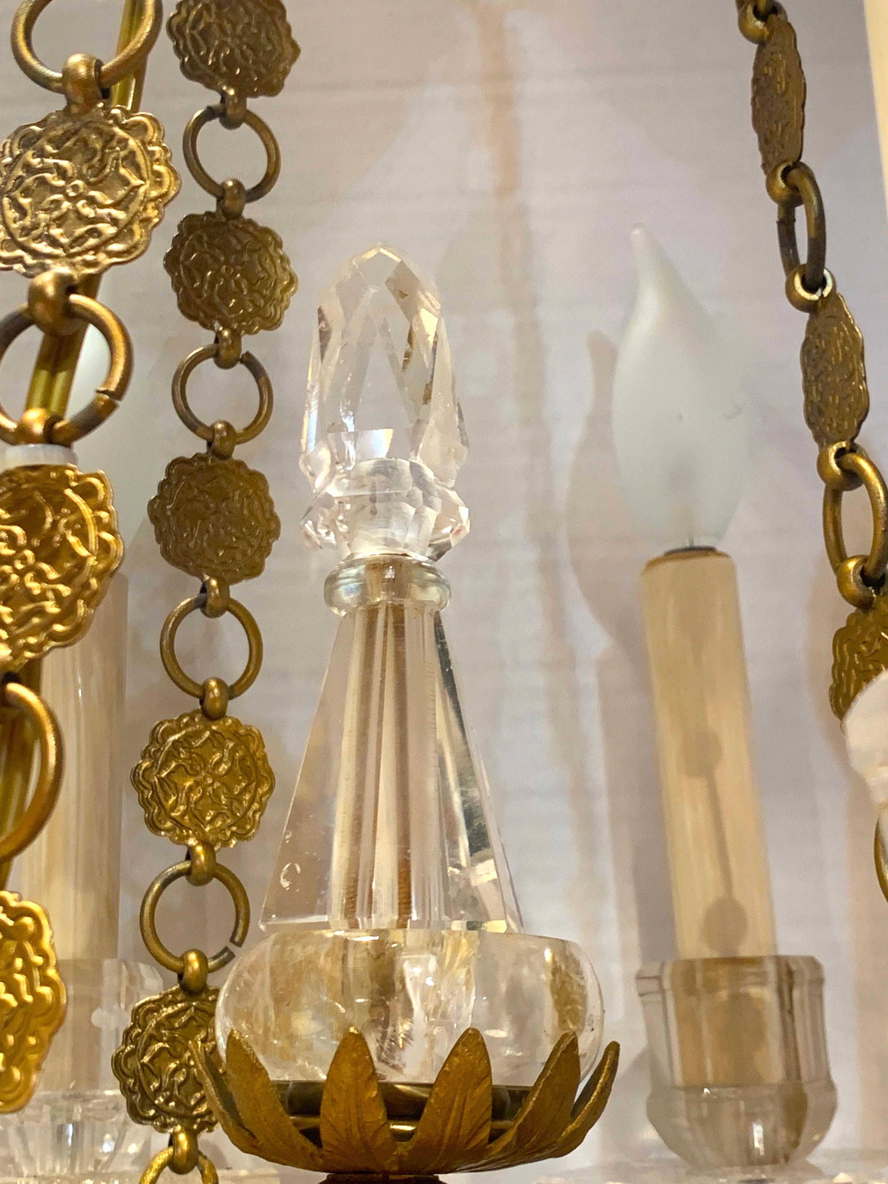 Exquisiter sechsflammiger Boudoir-Kronleuchter aus Bergkristall und vergoldeter Bronze im Angebot 1