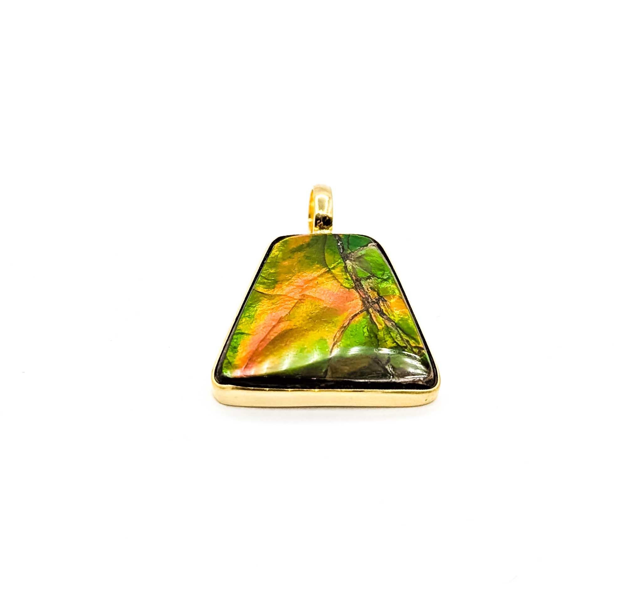 Pendentif exquis en ammolite avec lunette en or jaune 18k en vente 2
