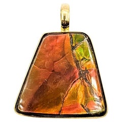 Pendentif exquis en ammolite avec lunette en or jaune 18k