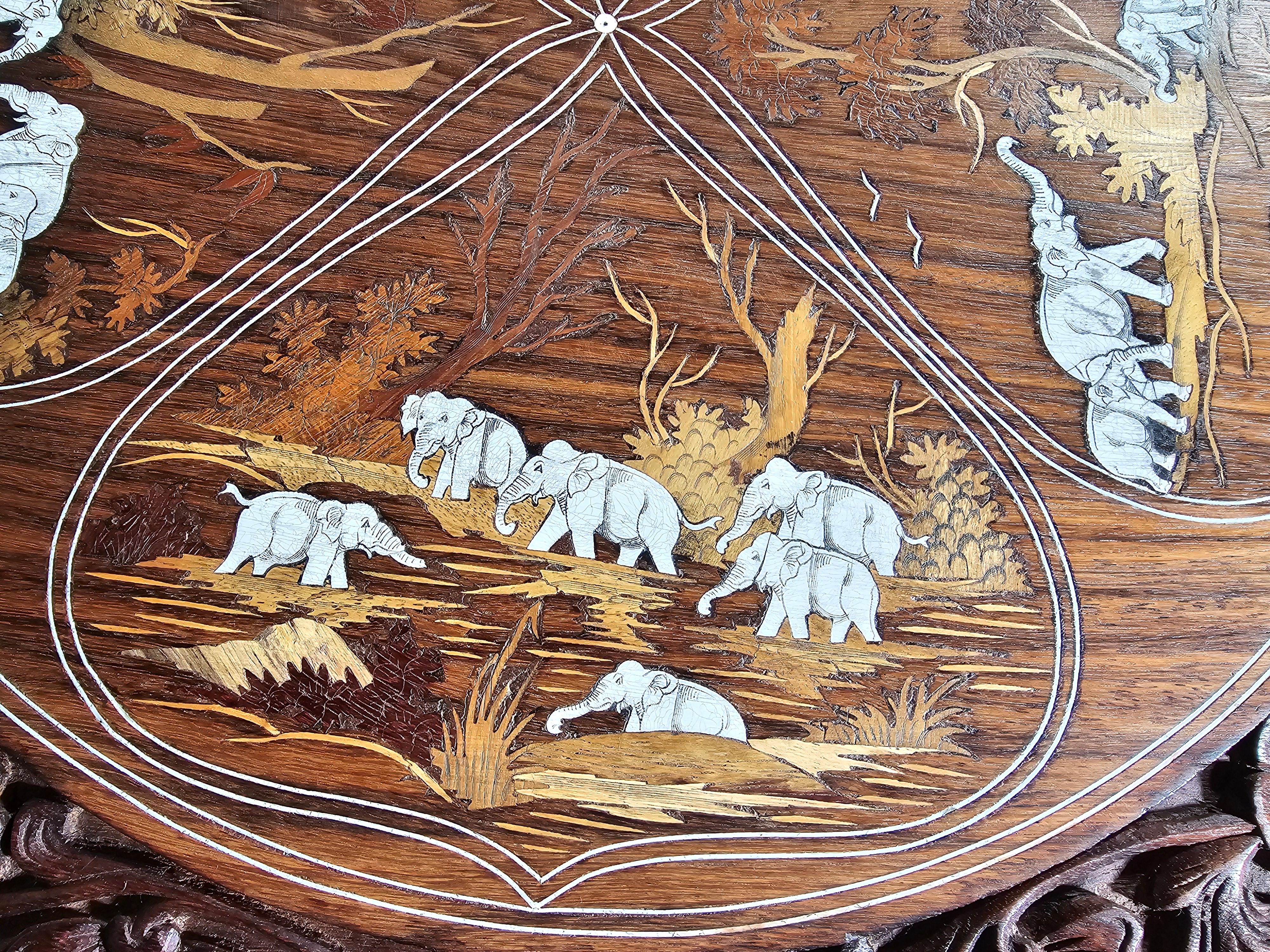 Exquisite Anglo-Indian Table from the Late 19th Century! In Good Condition For Sale In Madrid, ES