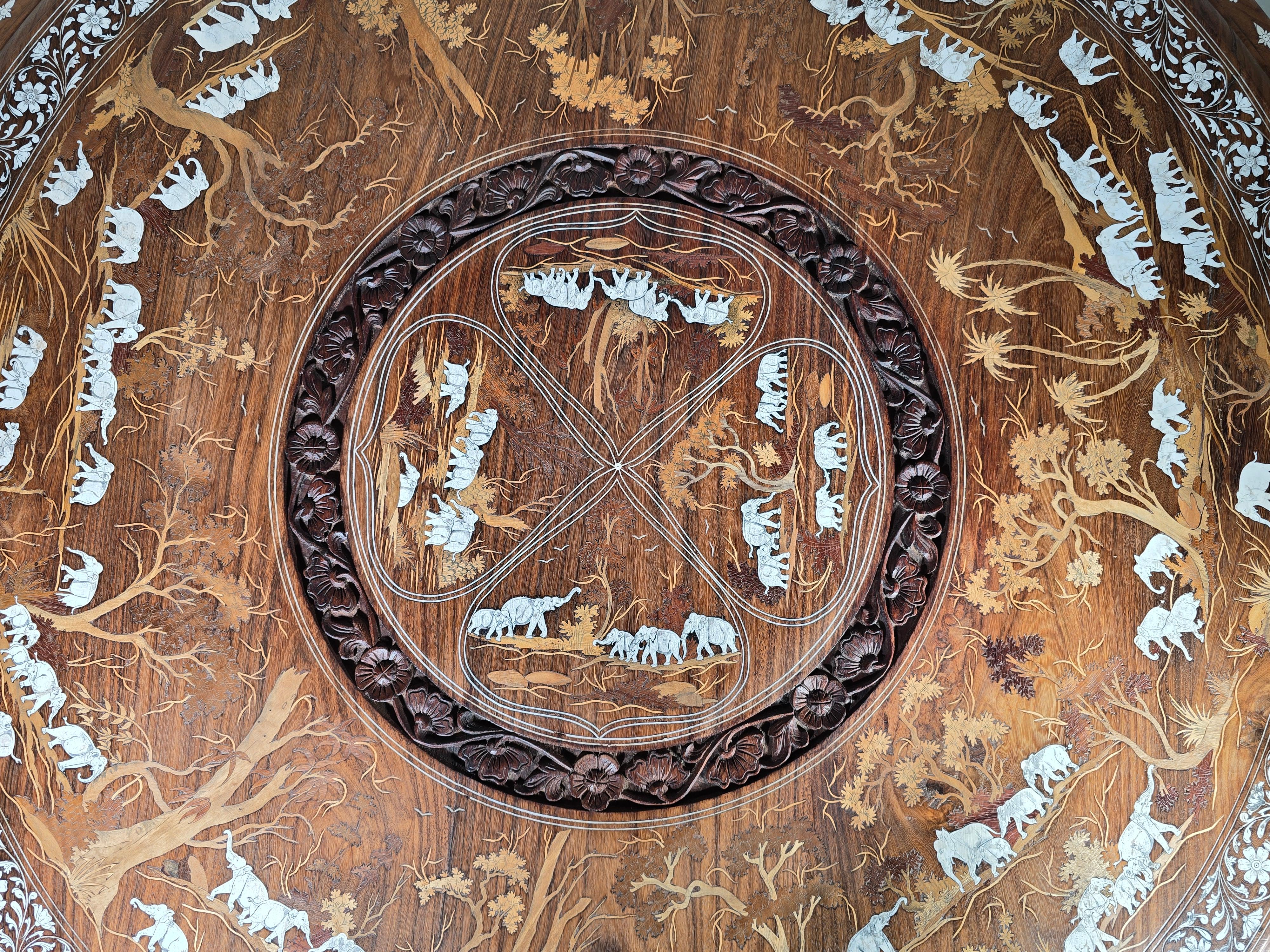 Exquisite Anglo-Indian Table from the Late 19th Century! For Sale 3