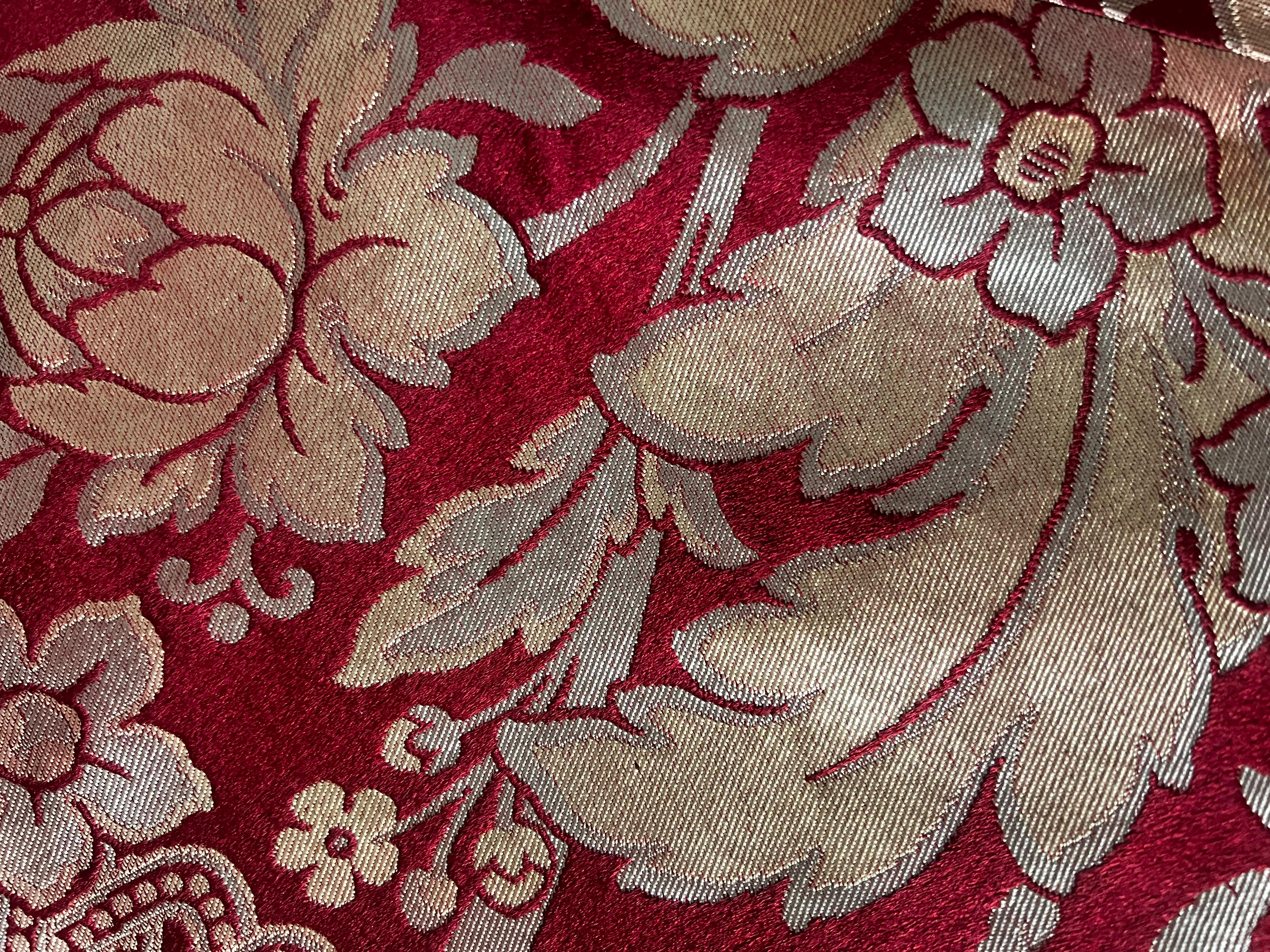 Italian Exquisite antique 18th century Venetian 100% Silk Fabric For Sale