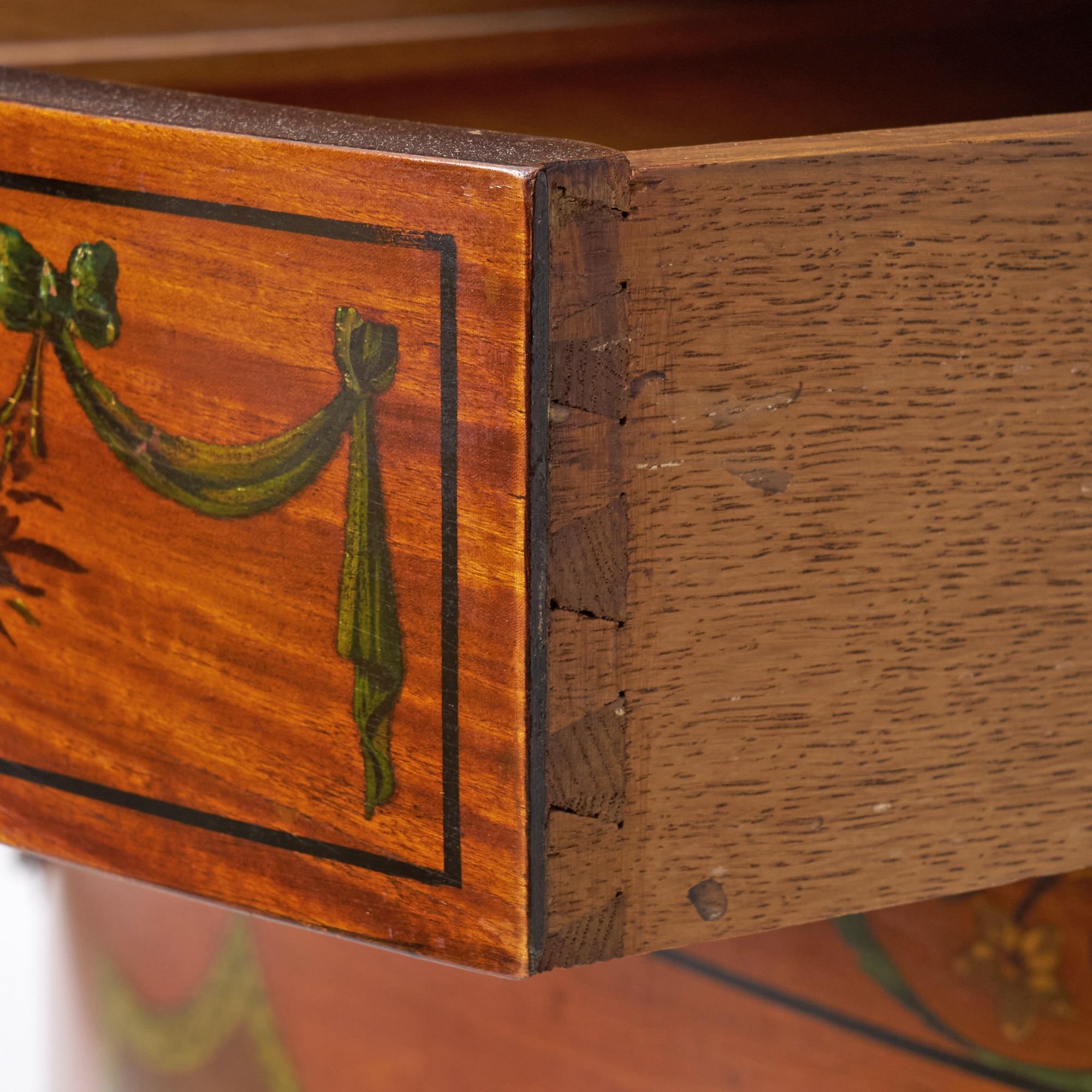 Magnifique buffet/crédence ancien de style Adams en bois de citronnier peint à la main en vente 1